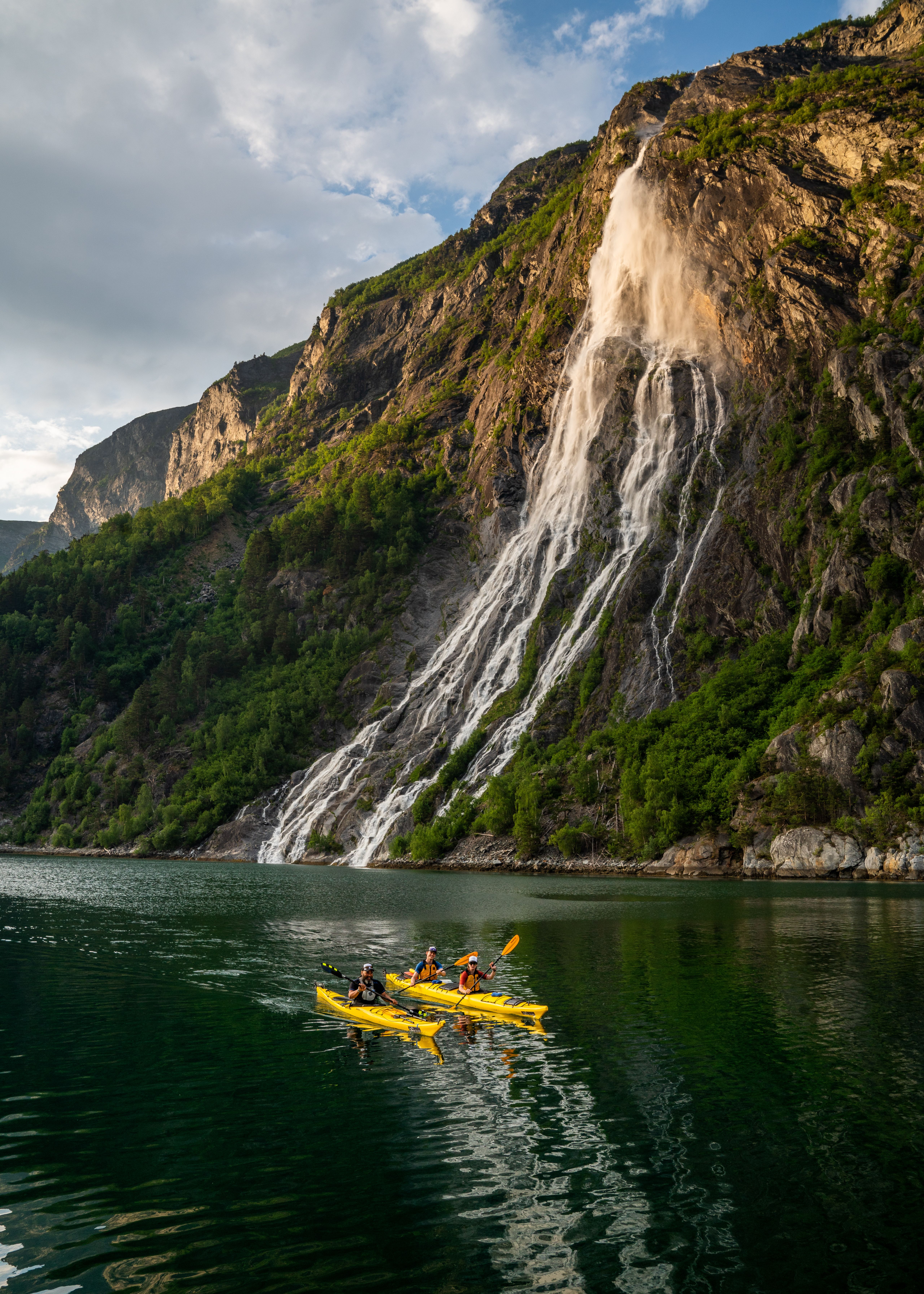 A group of people are kayaking in Tafjord in Valldal, Fjord Norway