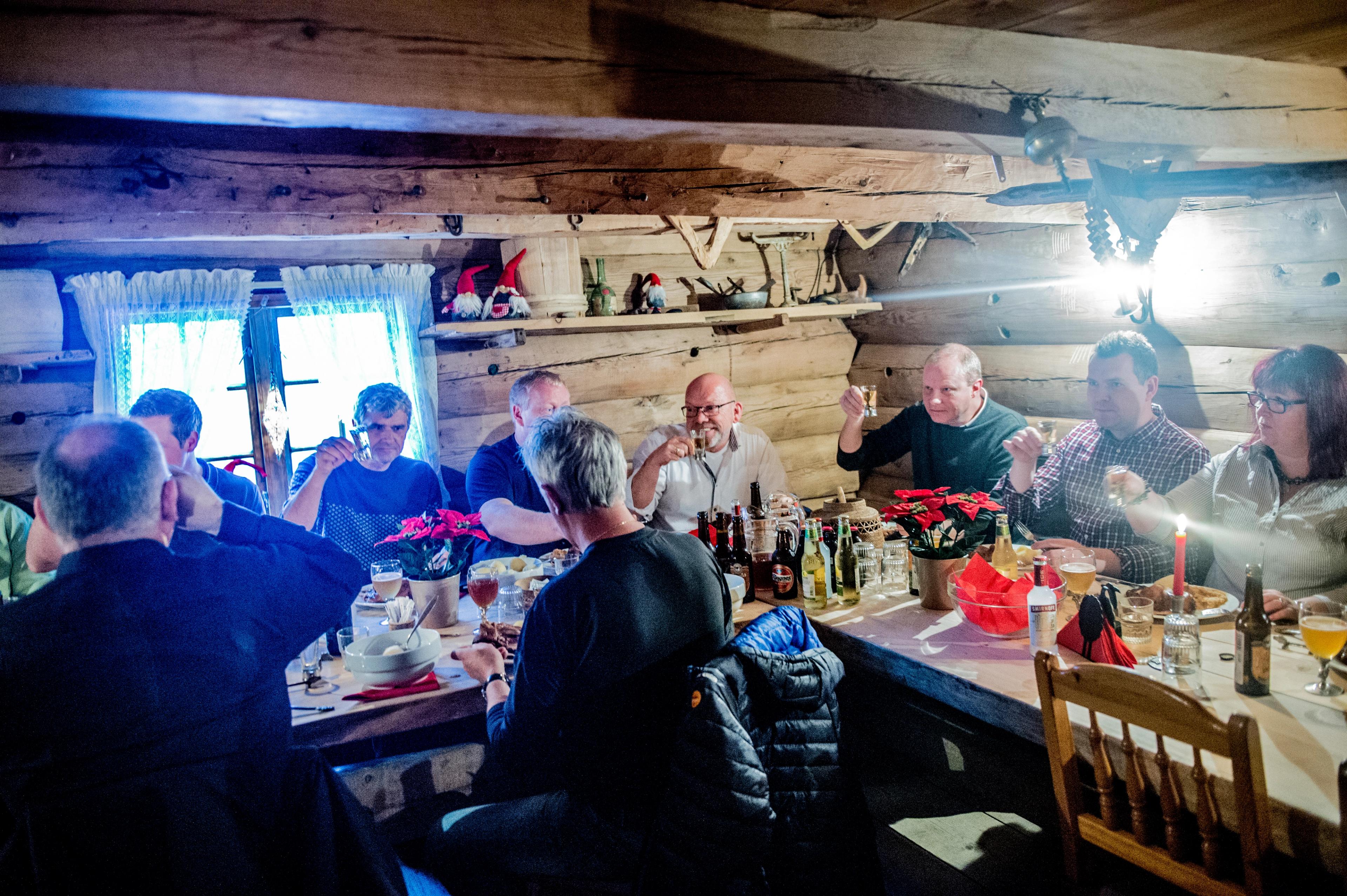 A group of people eating smalahove sheap’s head at Smalahovetunet in Voss, Fjord Norway