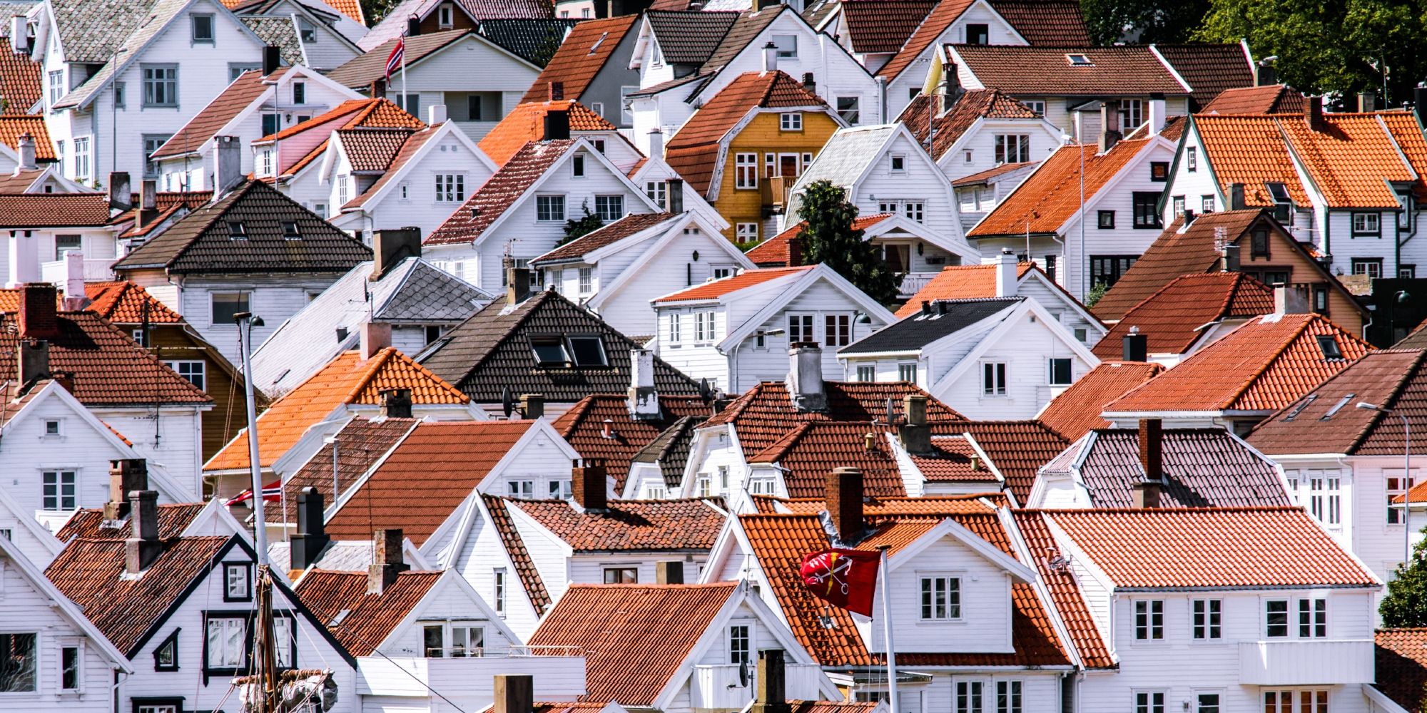 White, wooden houses in Old Stavanger. Photo: Arnold Lan