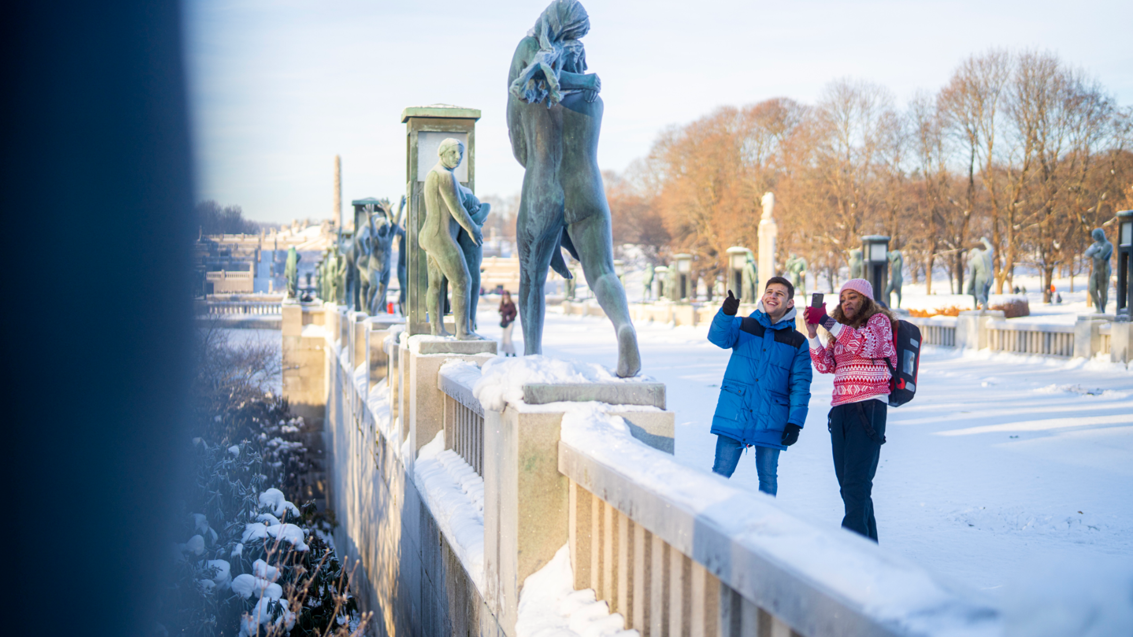 Fun in Frognerparken, Oslo, in winter