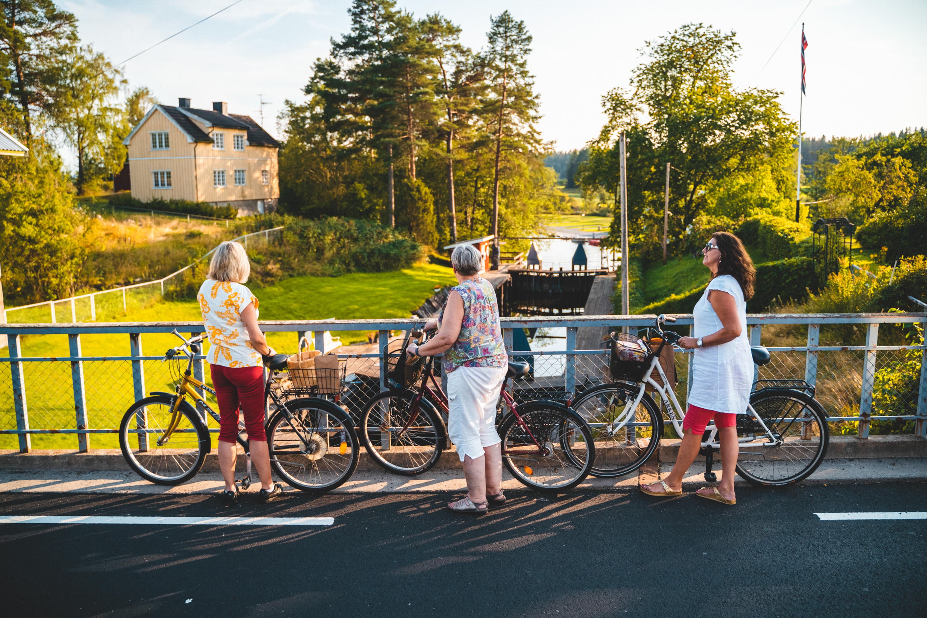 Three women with bikes by the Halden Canal in Eastern Norway.