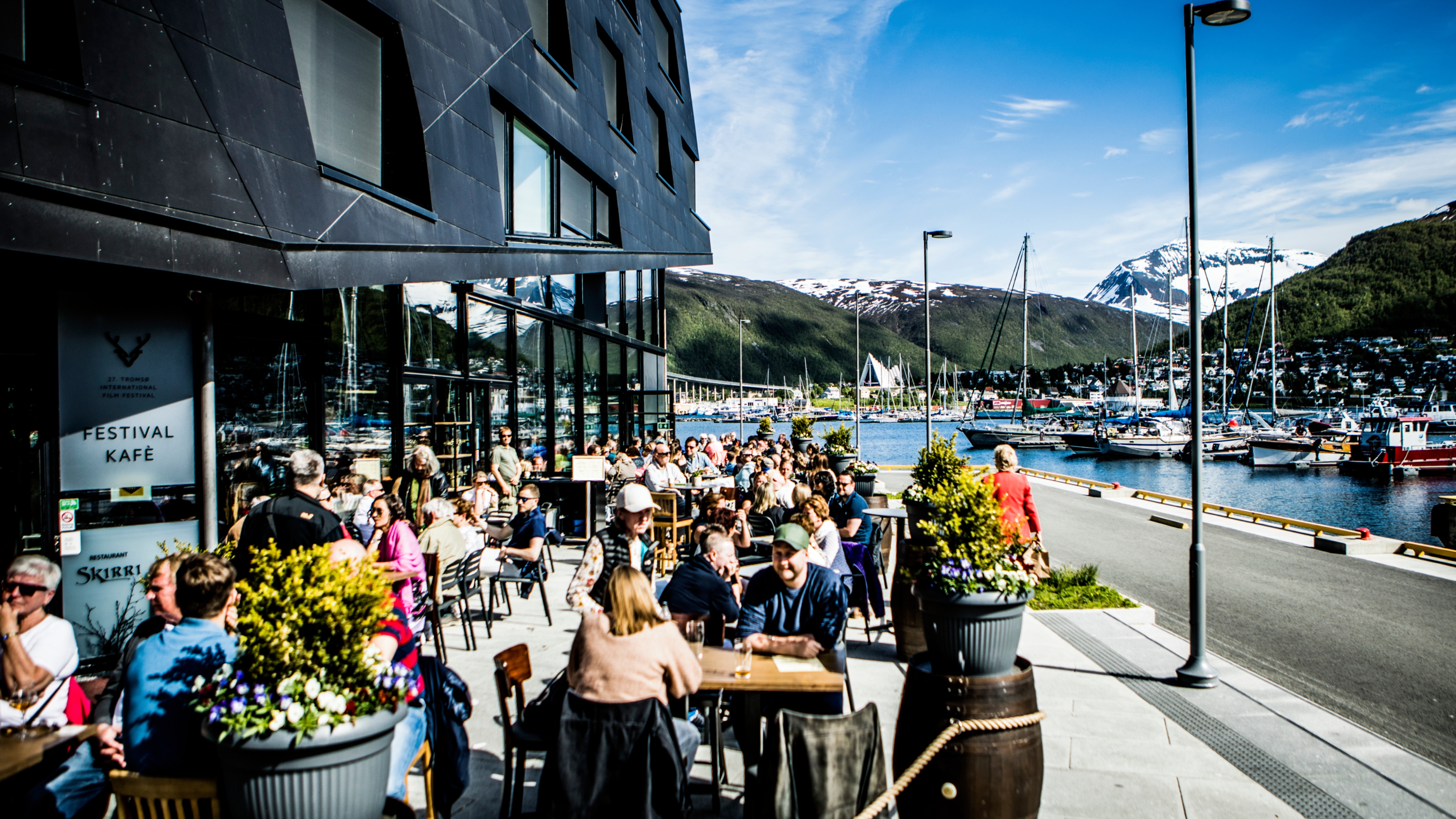 Restaurant Skirri outside in Tromsø in the summer time