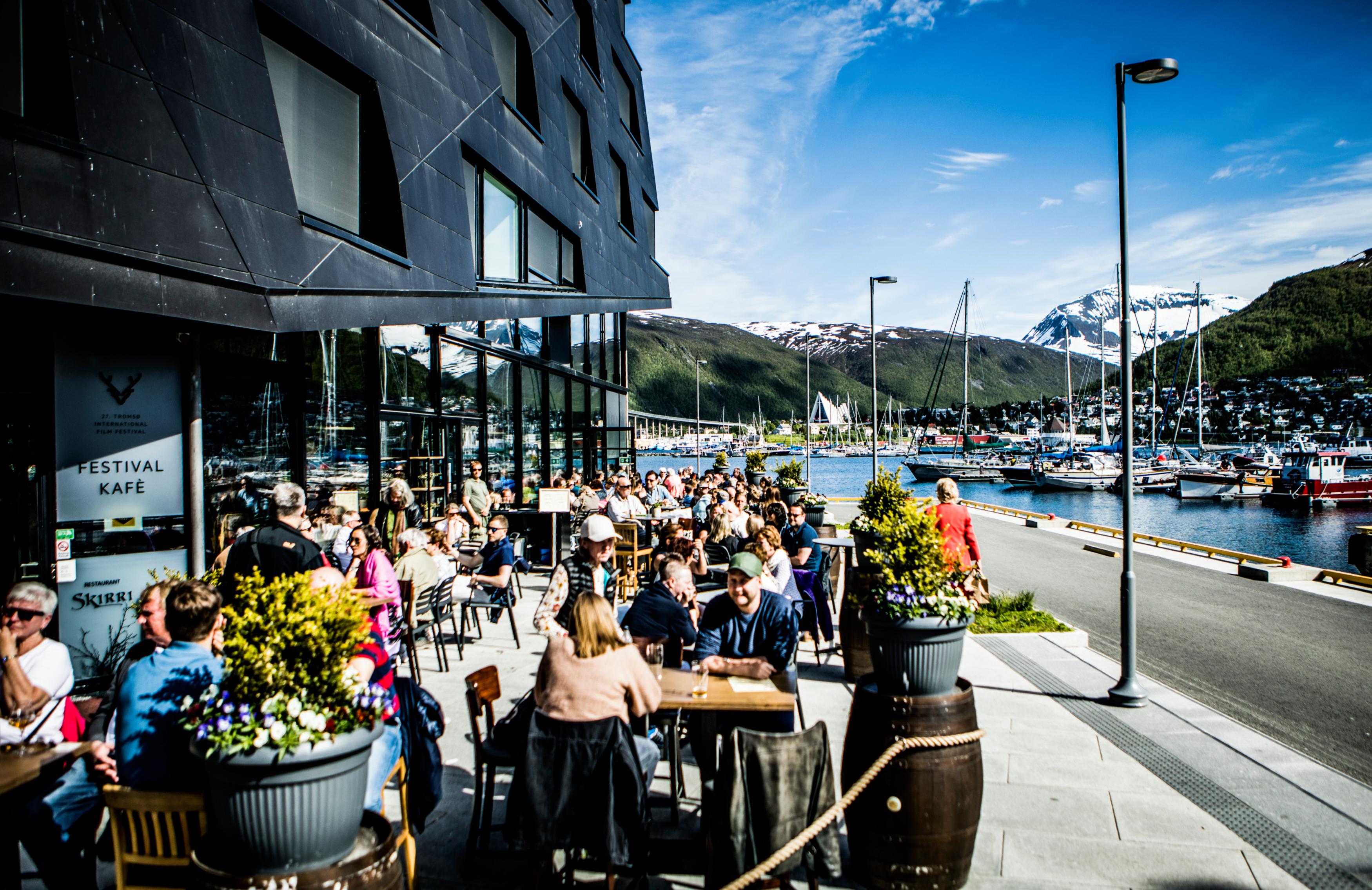 Restaurant Skirri outside in Tromsø in the summer time