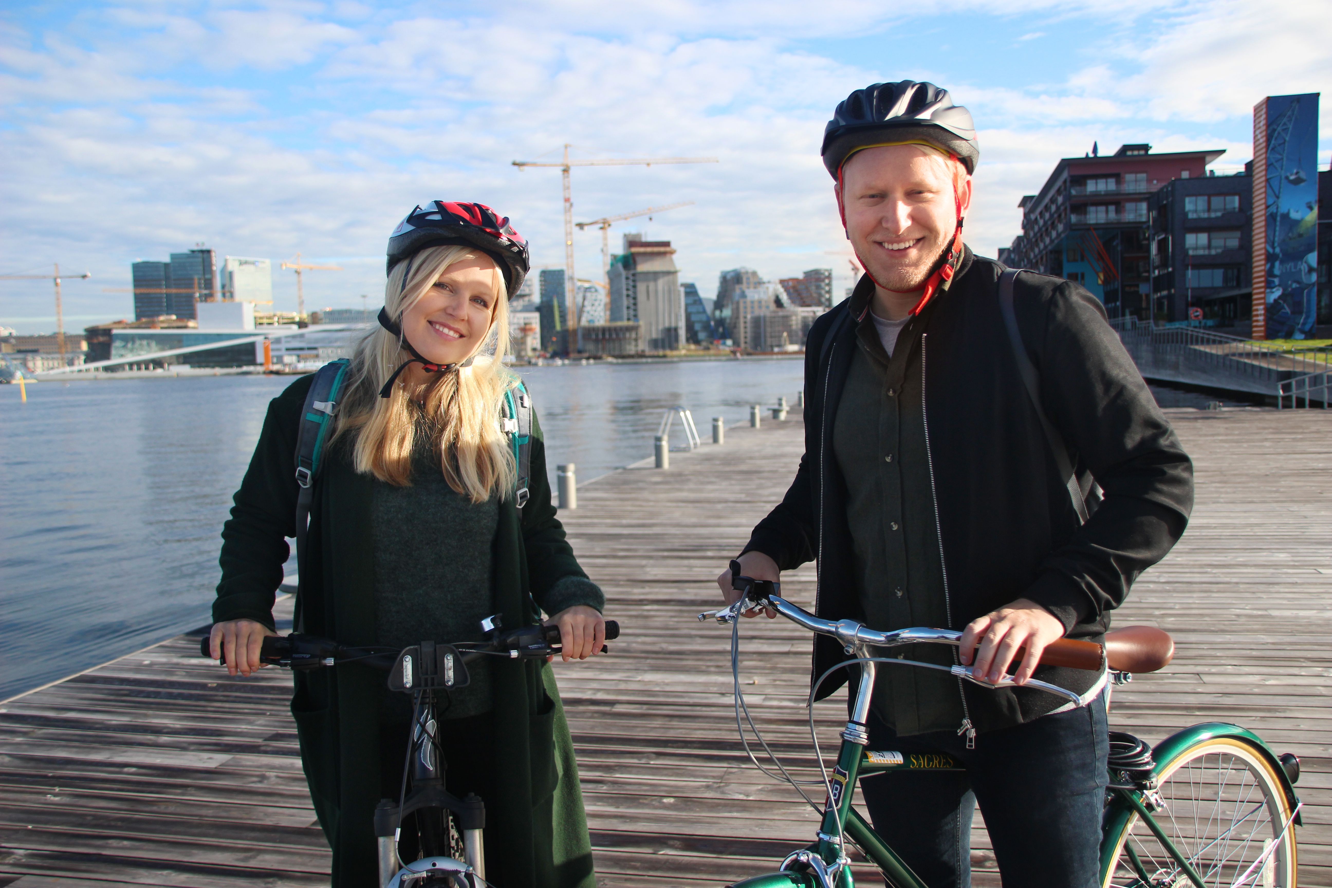 To cyklister på Sørenga i Oslo, Norge
