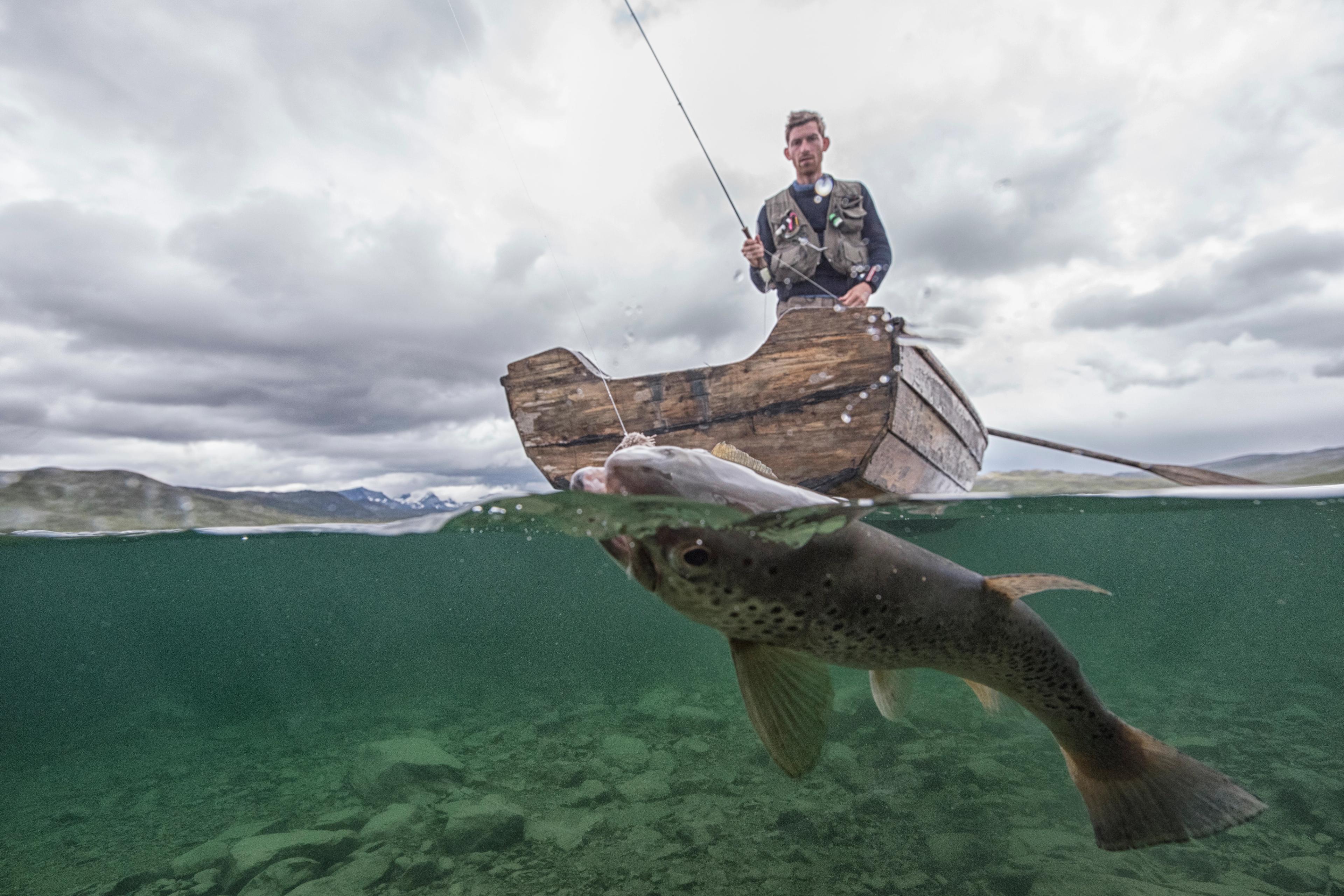Man fishing Ørret in Valdres