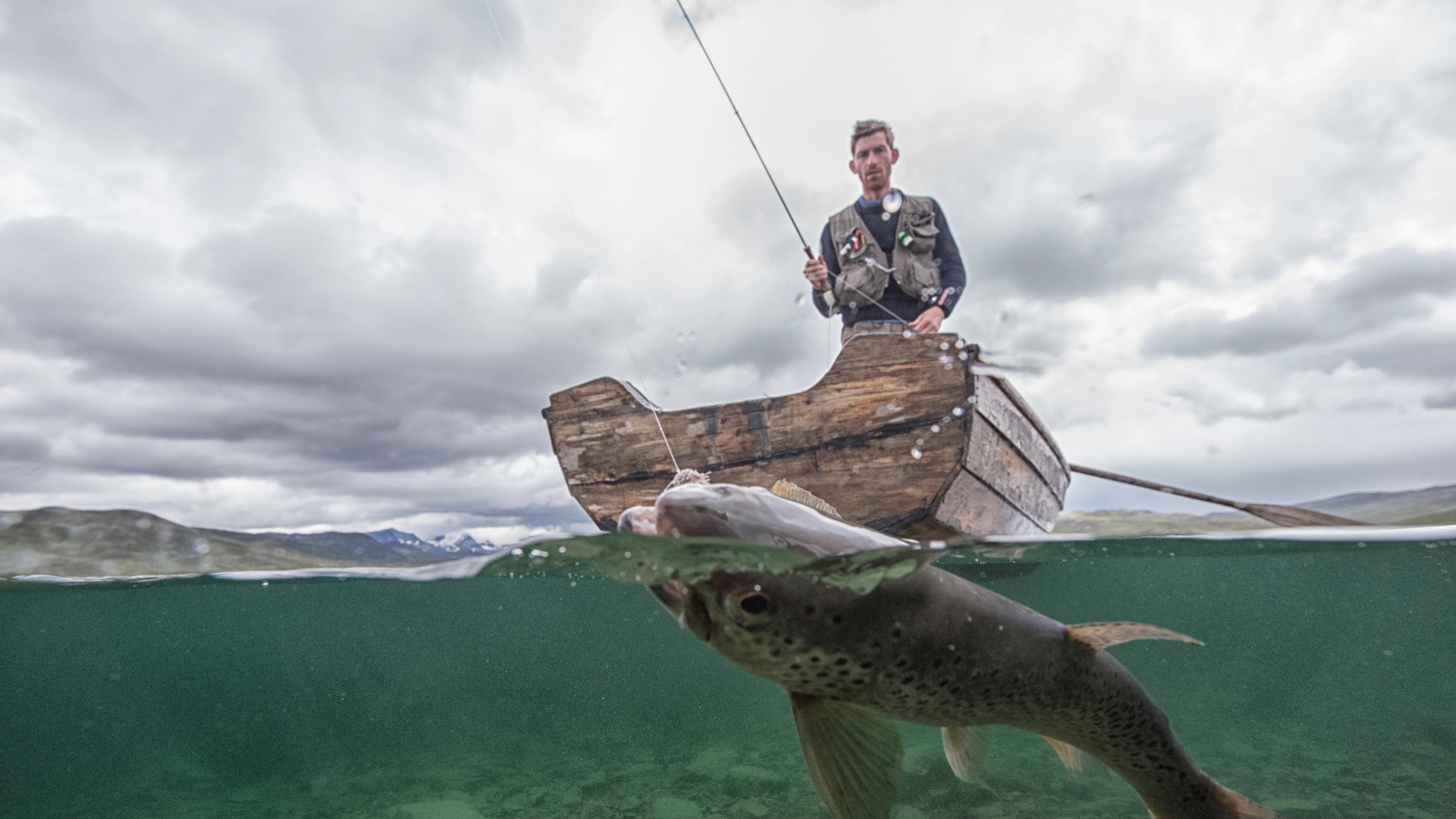 Man fishing Ørret in Valdres