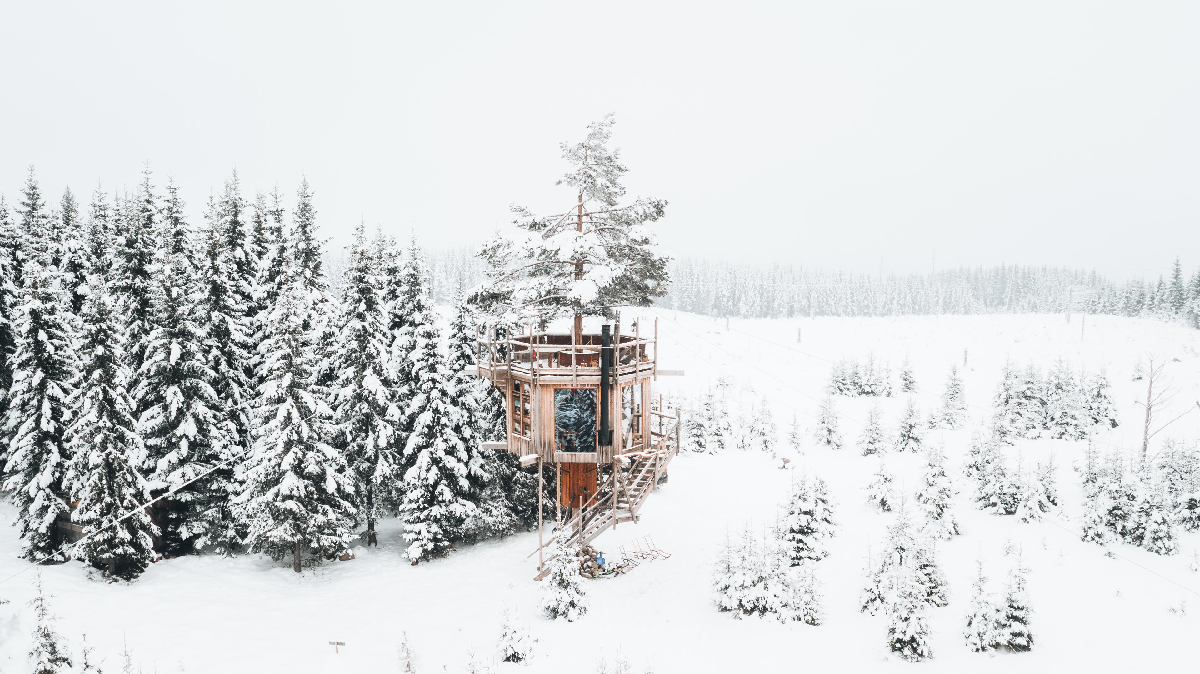"Utsiktsredet" treetop cabin in Brumunddal