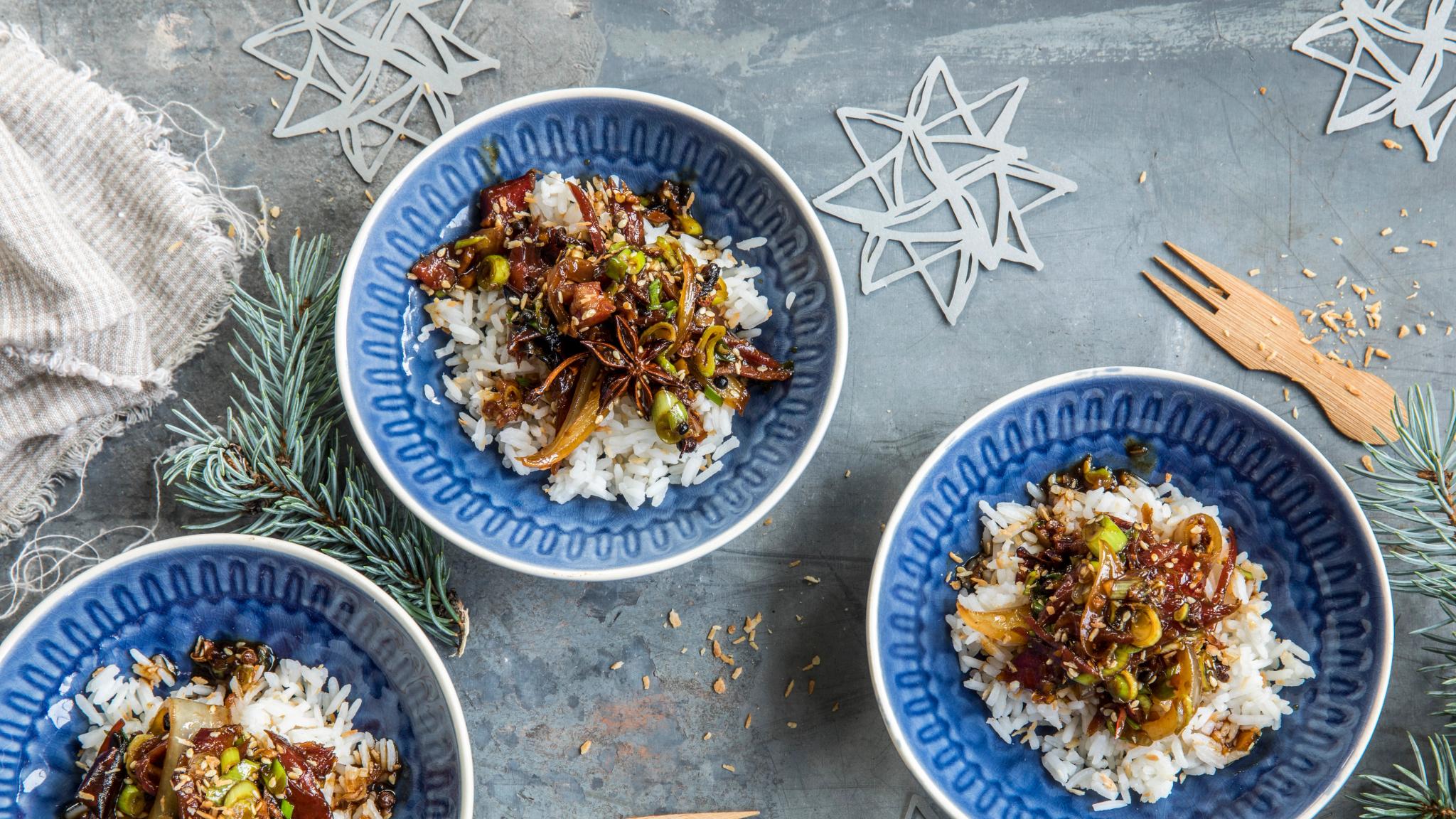 Pinnekjøtt (lamb ribs) szechuan with coconut rice.