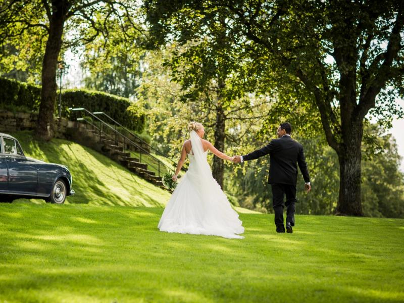 Married couple at their wedding at Hoel Gård, Eastern Norway