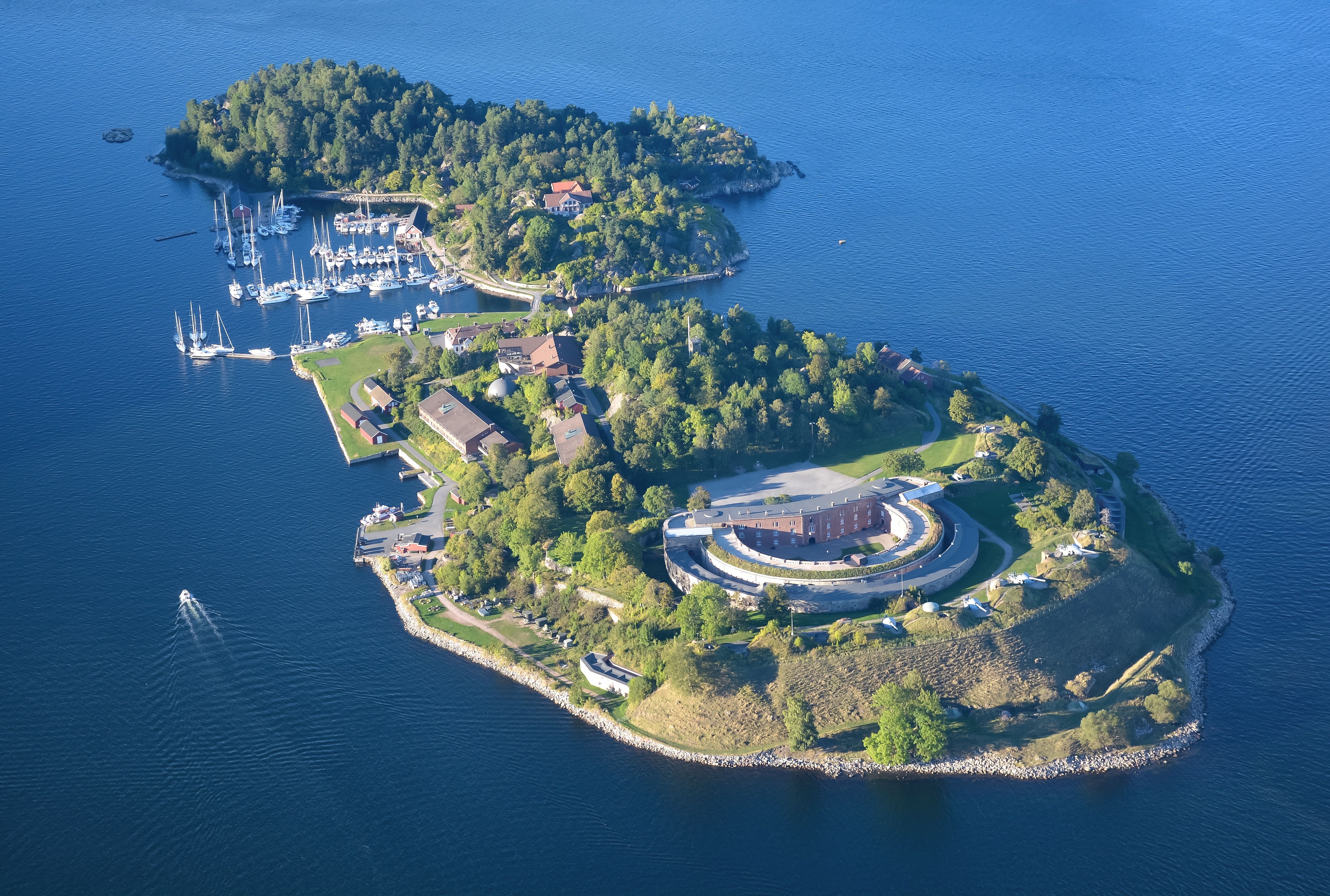 Overview of the Oscarsborg fortress in Drøbak, Eastern Norway