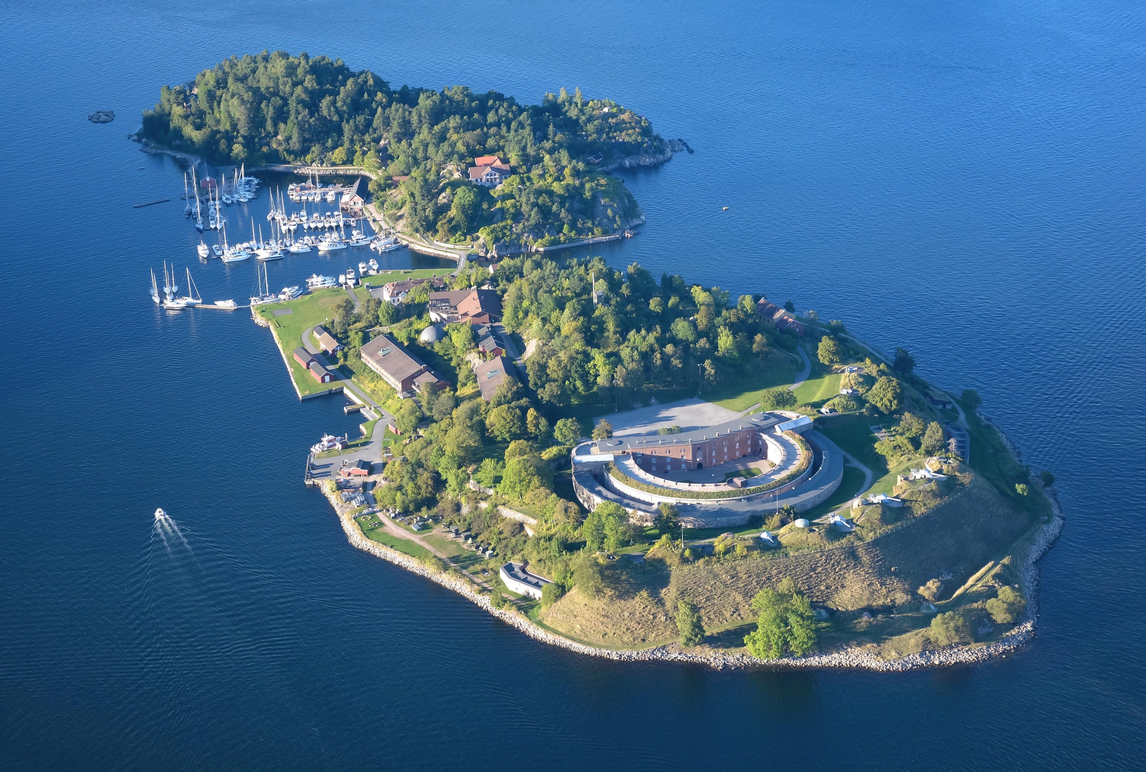 Overview of the Oscarsborg fortress in Drøbak, Eastern Norway