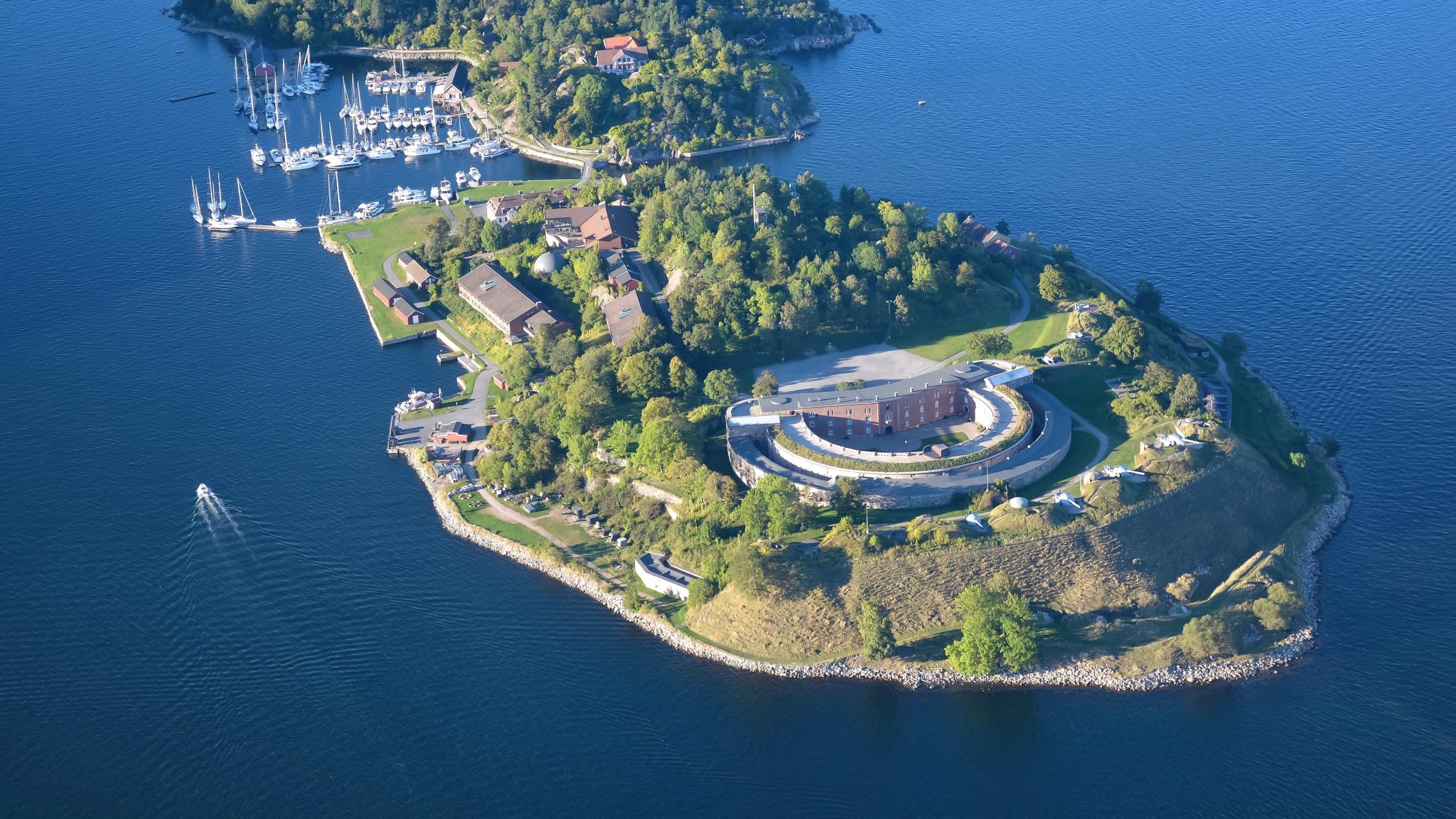 Overview of the Oscarsborg fortress in Drøbak, Eastern Norway