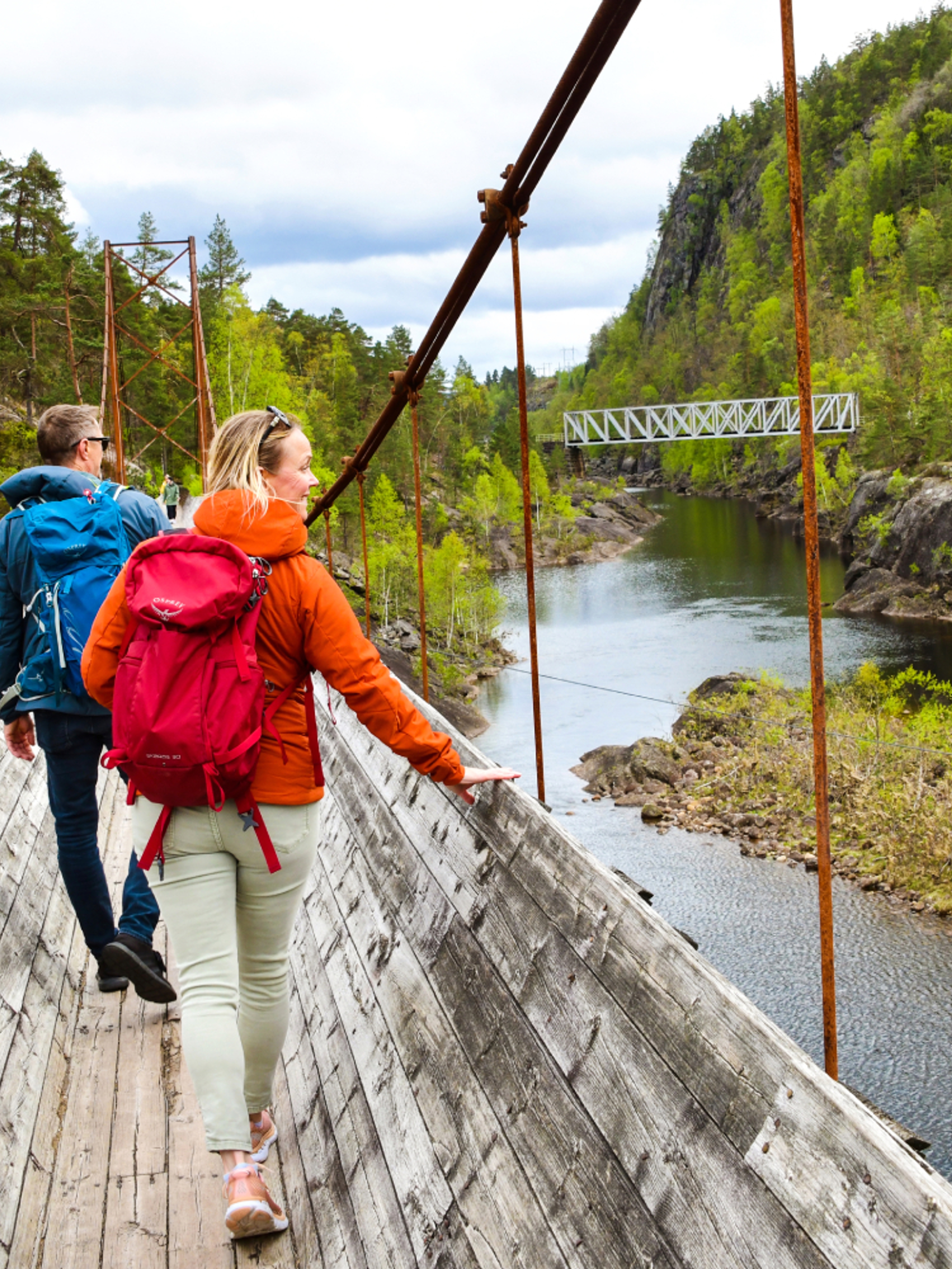 Two people hiking the Tømmerrenna timber slide in Vennesla, Southern Norway