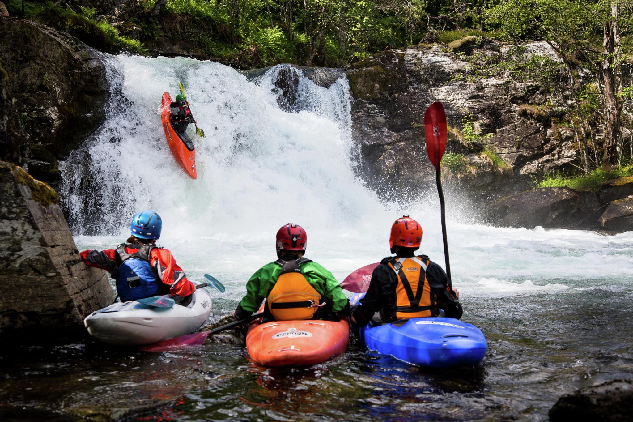 Four people whitewater kayaking at the Ekstremsportsveko in Voss, Fjord Norway
