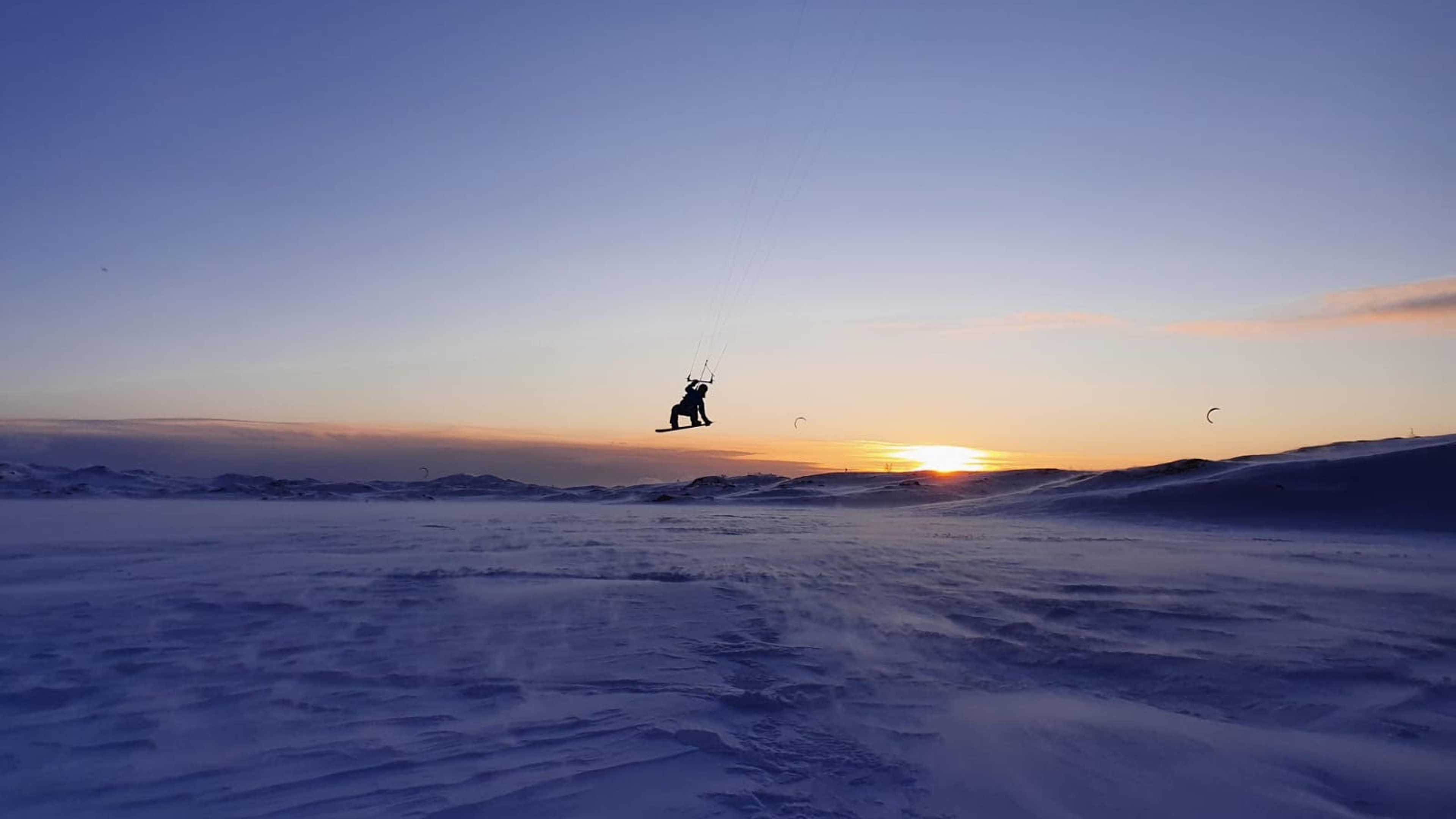 Snowkiting at Bergsjøstølen in Ål in the Hallingdal valley, Eastern Norway