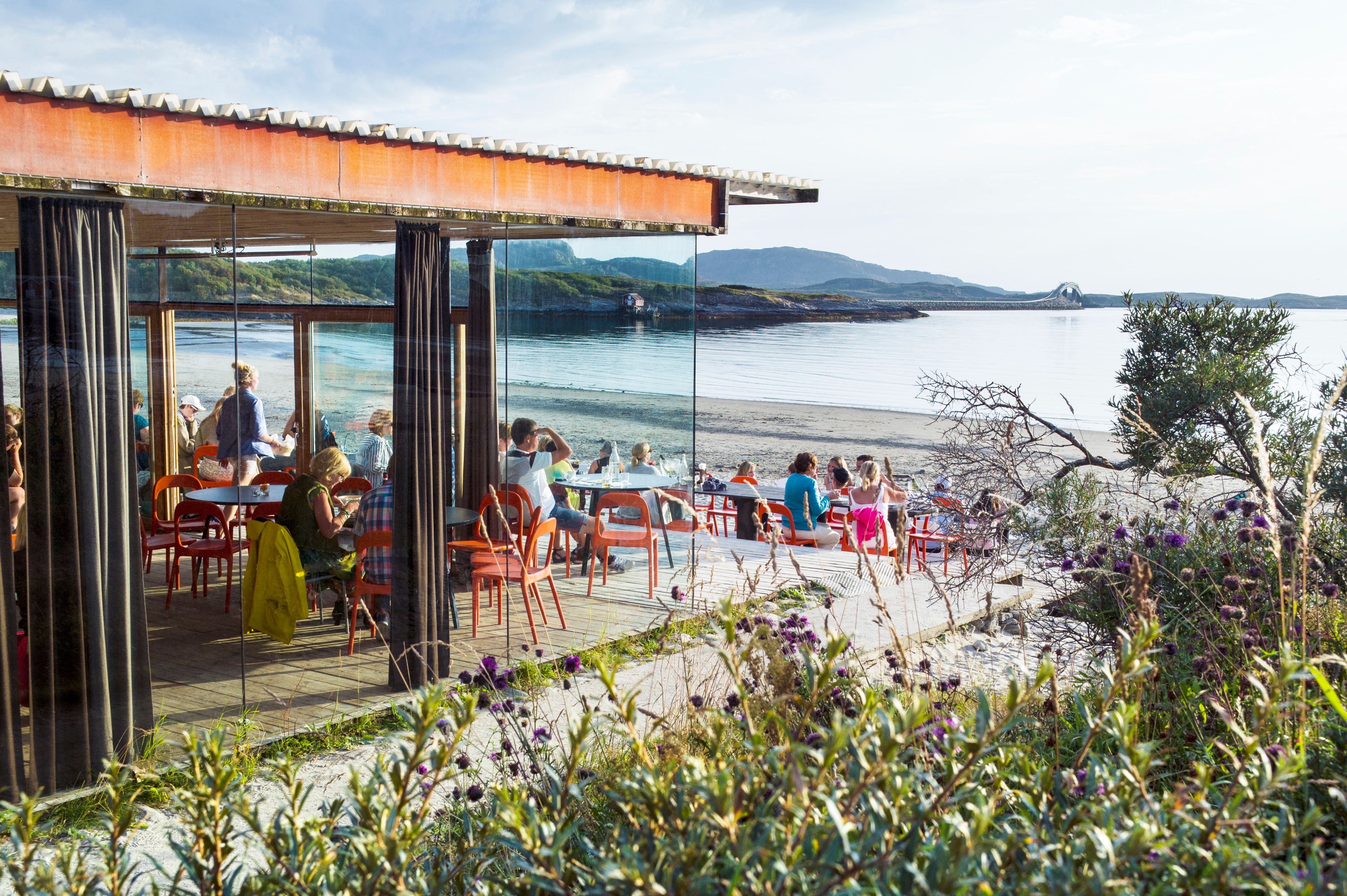 People enjoying the popullar beach bar at Stokkøya in Trøndelag