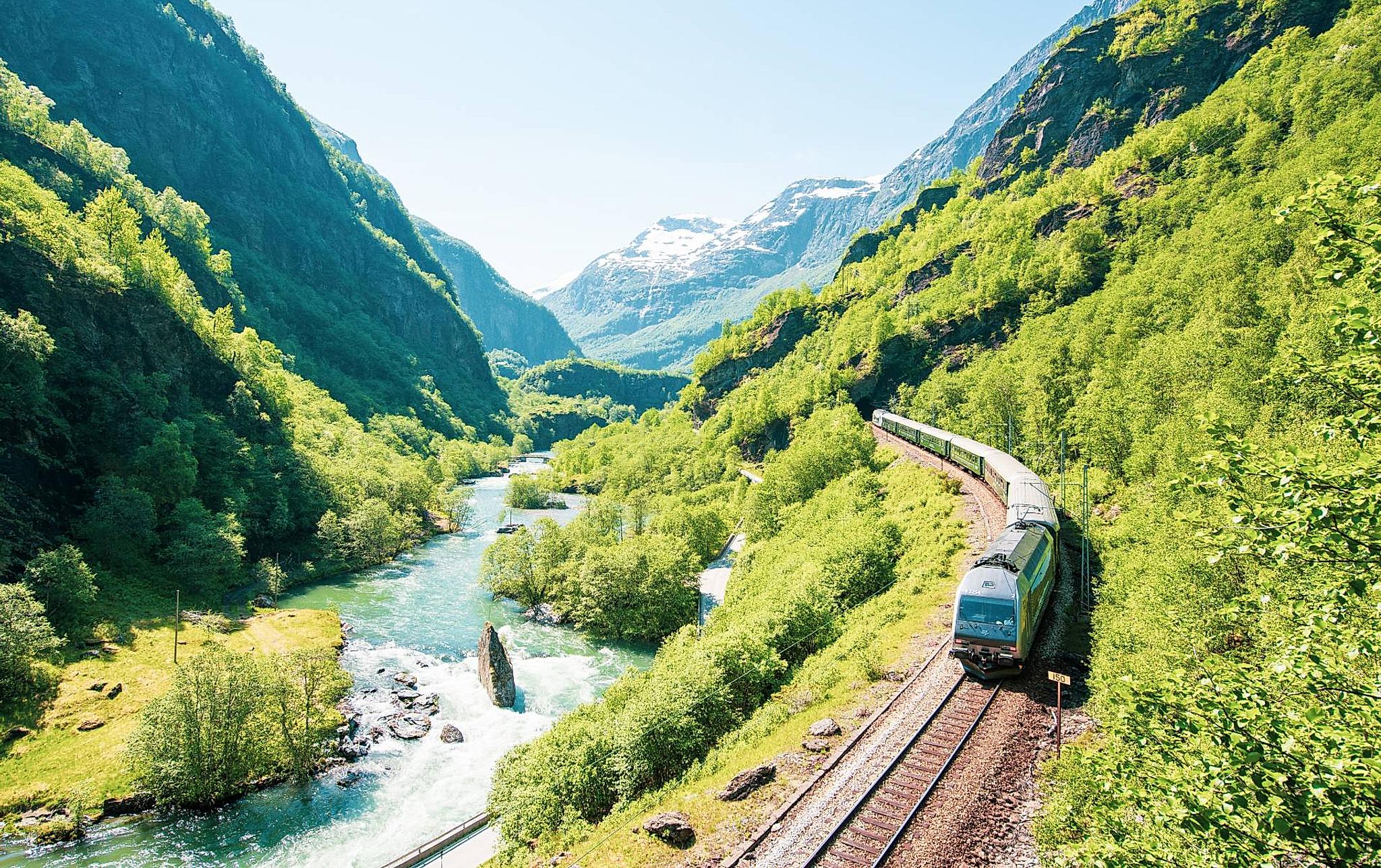 Flåmsbanen mellom Myrdal stasjon og Flåm i Sognefjorden