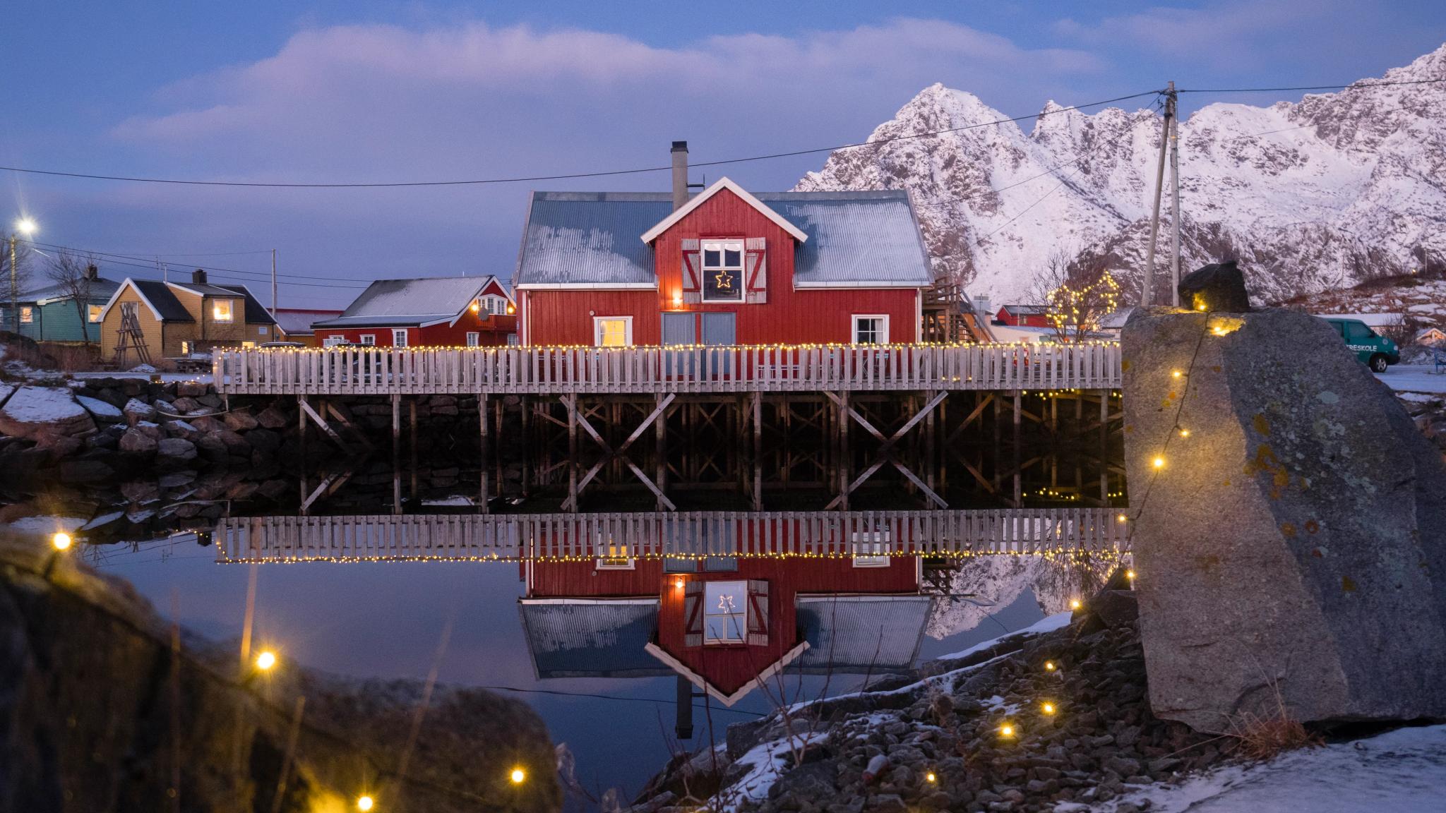 Christmas and a rorbu cabin in Henningsvær in Lofoten.