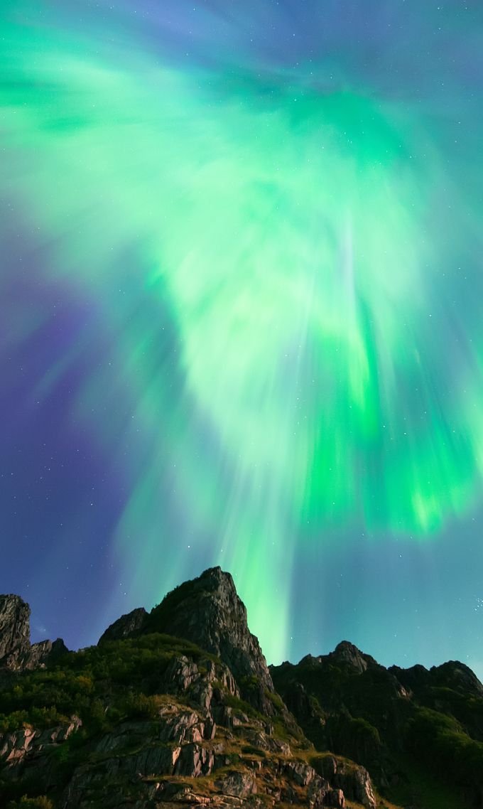 Hasselneset bird hide under the northern lights on the Varanger peninsula, Northern Norway