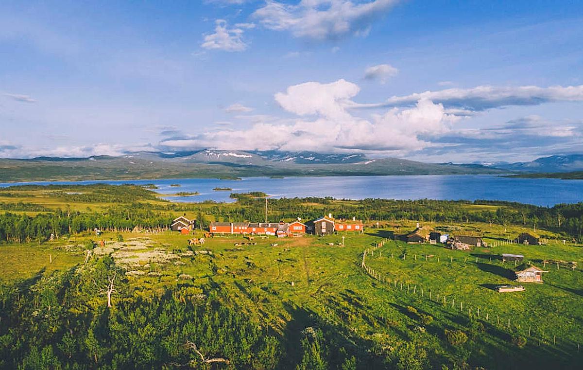 Autumn at the Storerikvollen tourist cabin