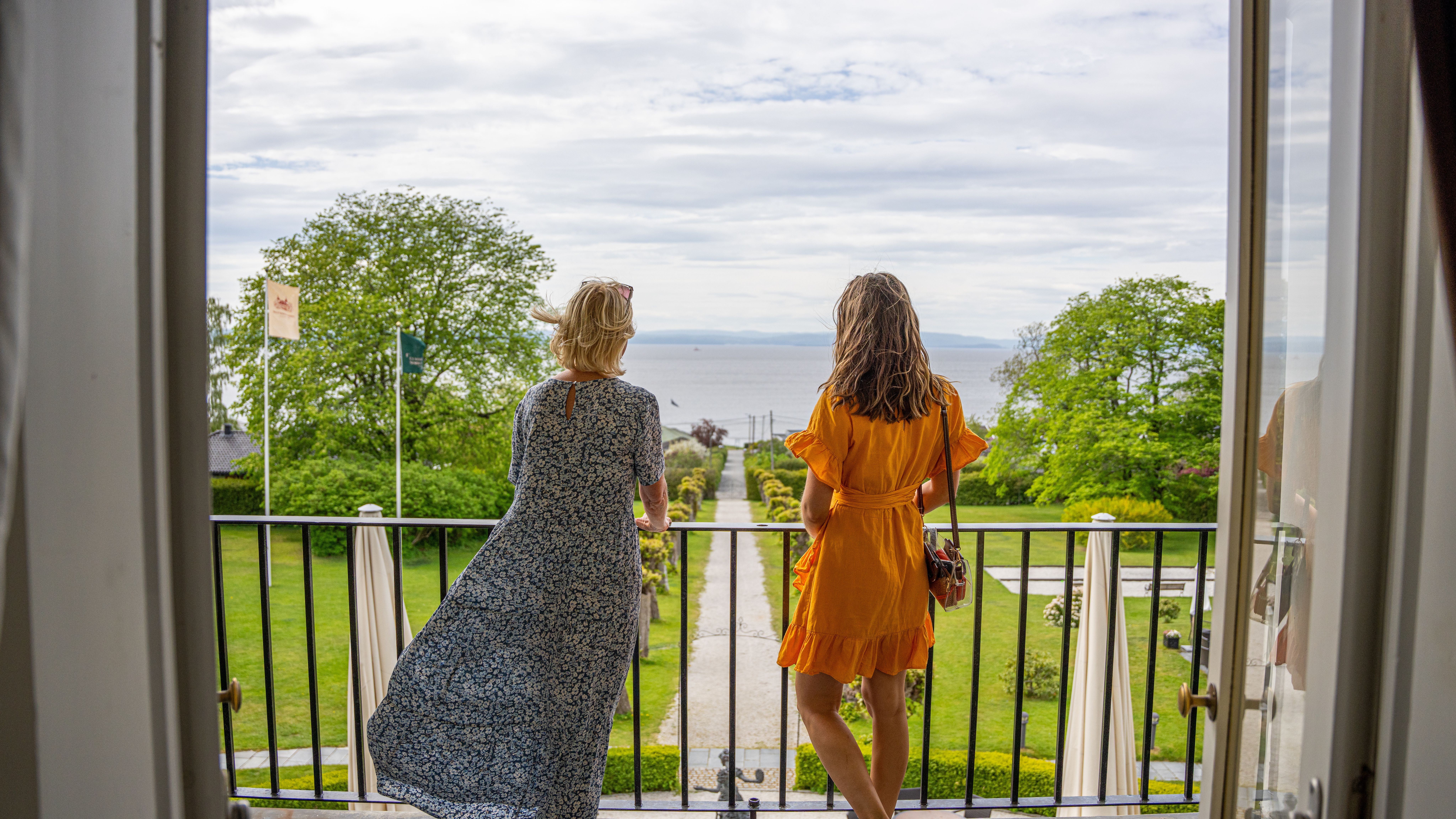 Two women enjoying the view from Refsnes Gods at the Jeløy peninsula in Moss