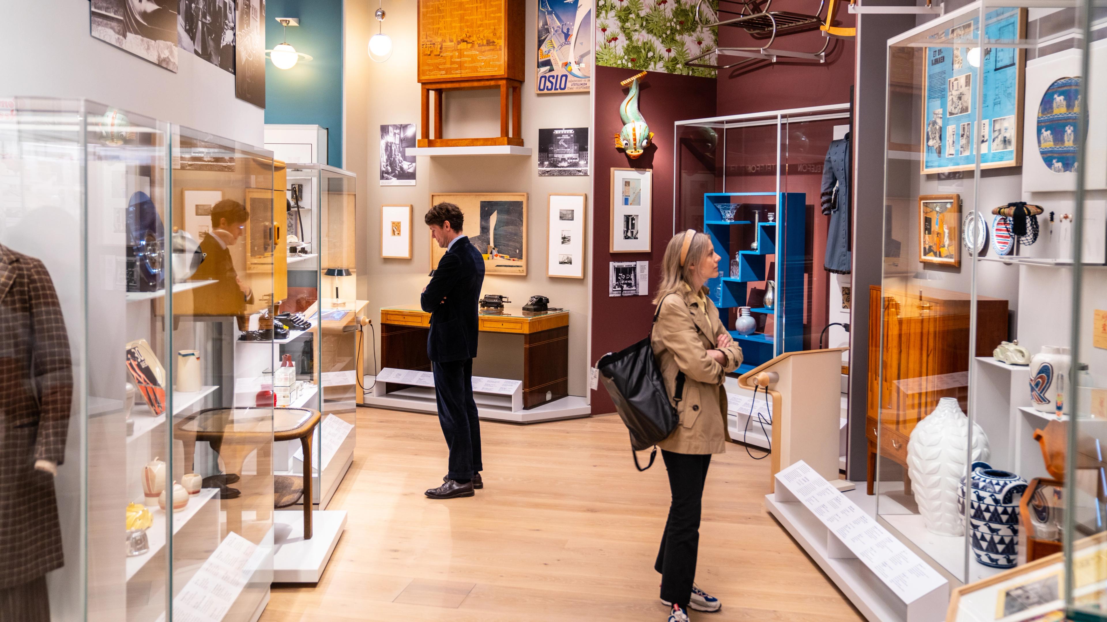 People studying art at The National Museum of Norway