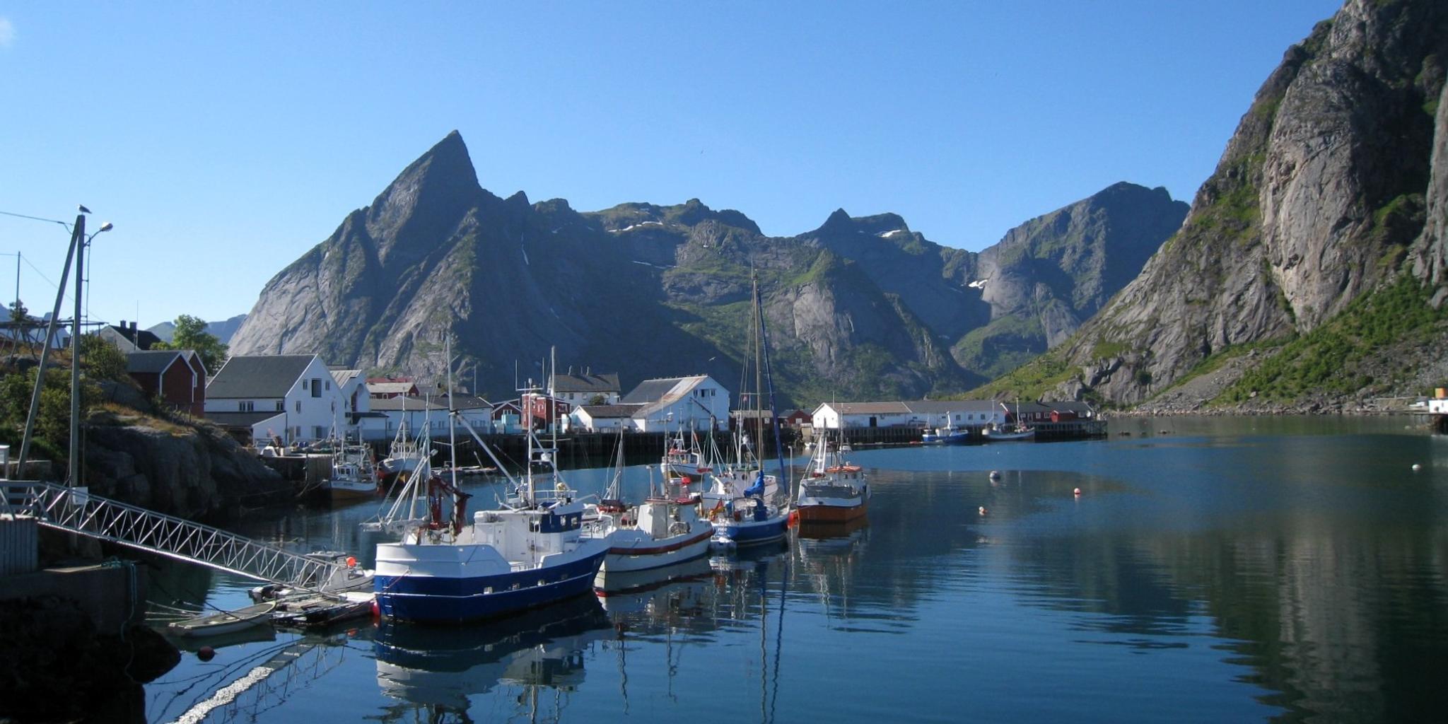 Bike the Lofoten Isles by Discover Norway