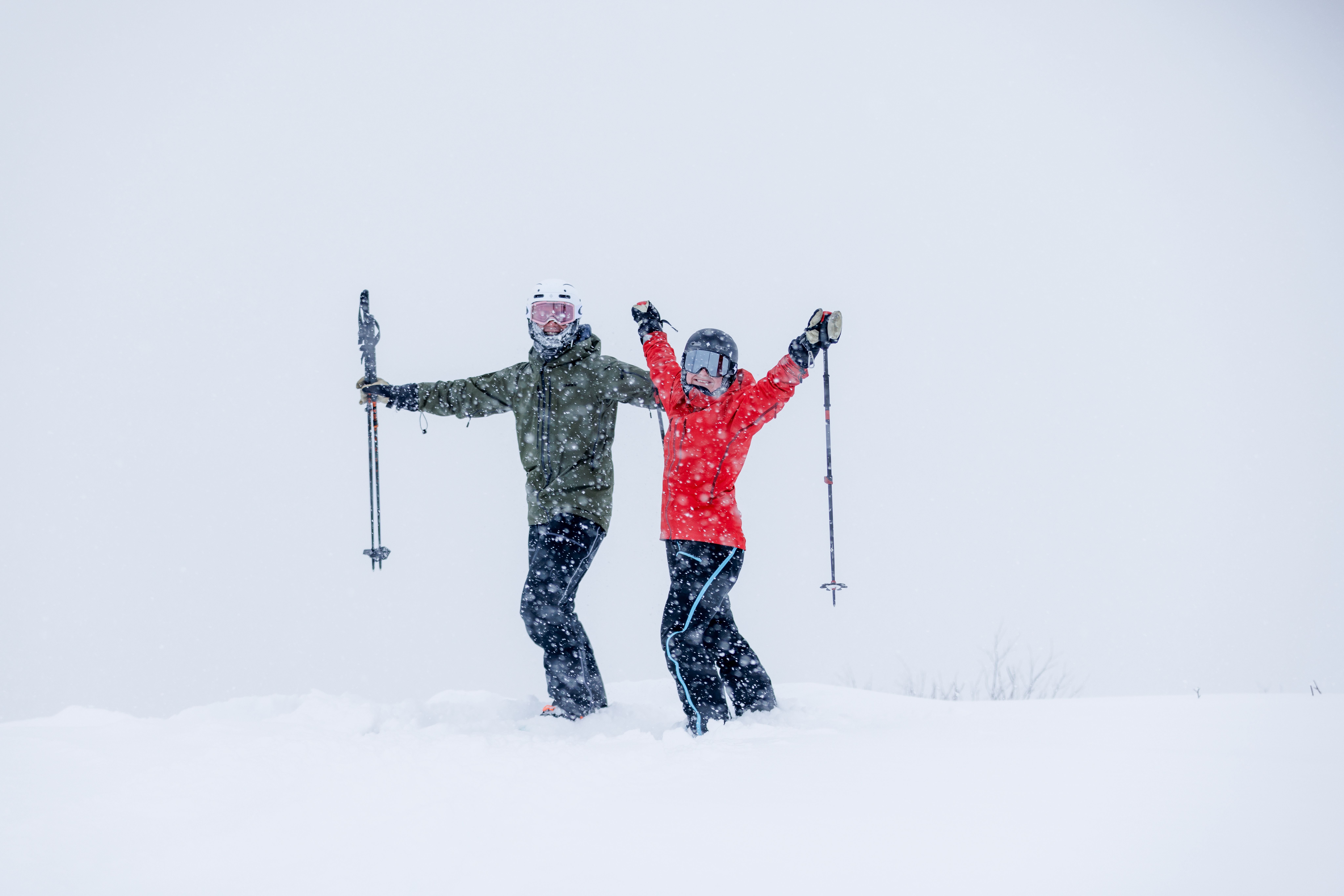 Two people skiing in Geilo