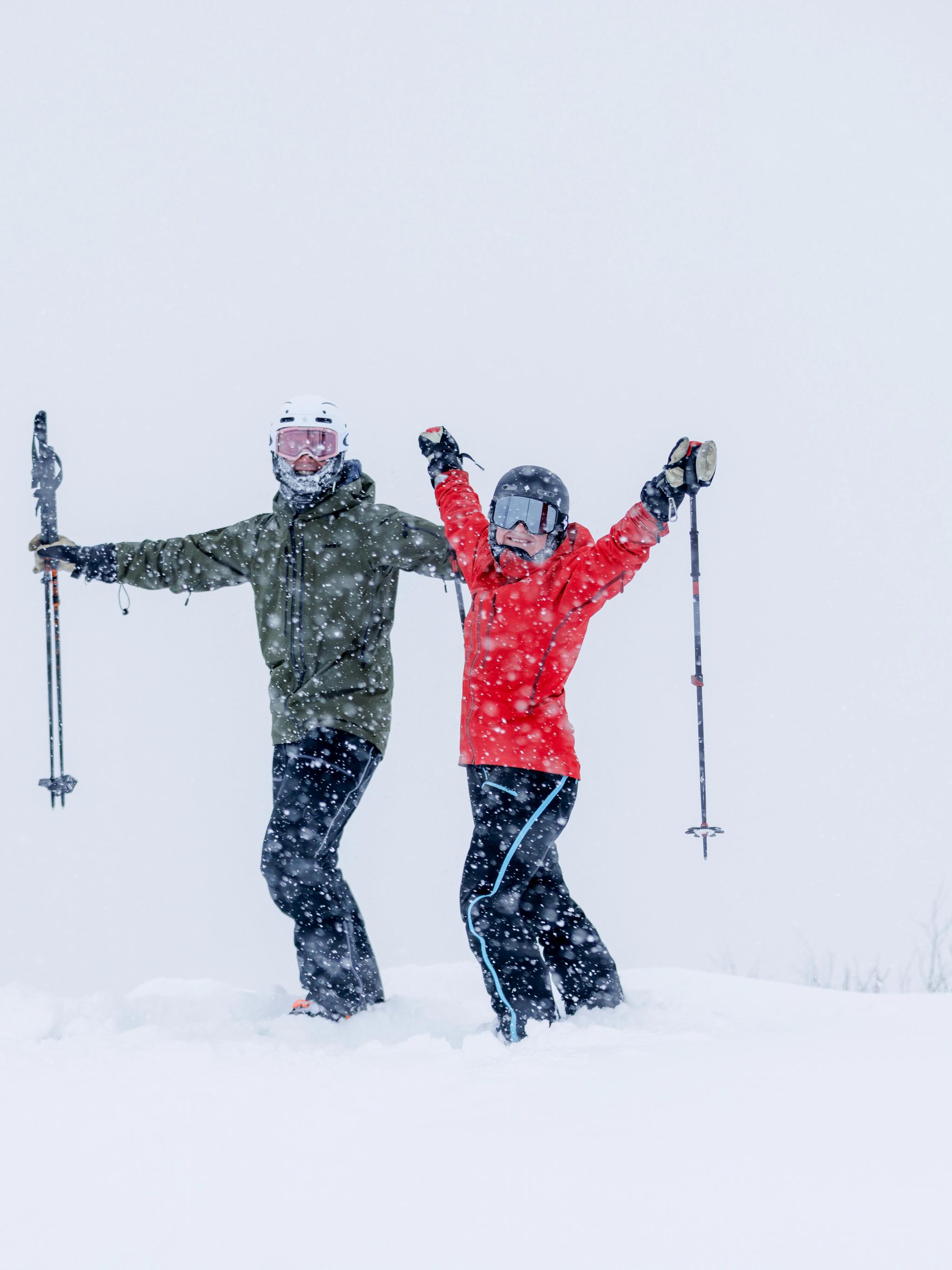 Two people skiing in Geilo
