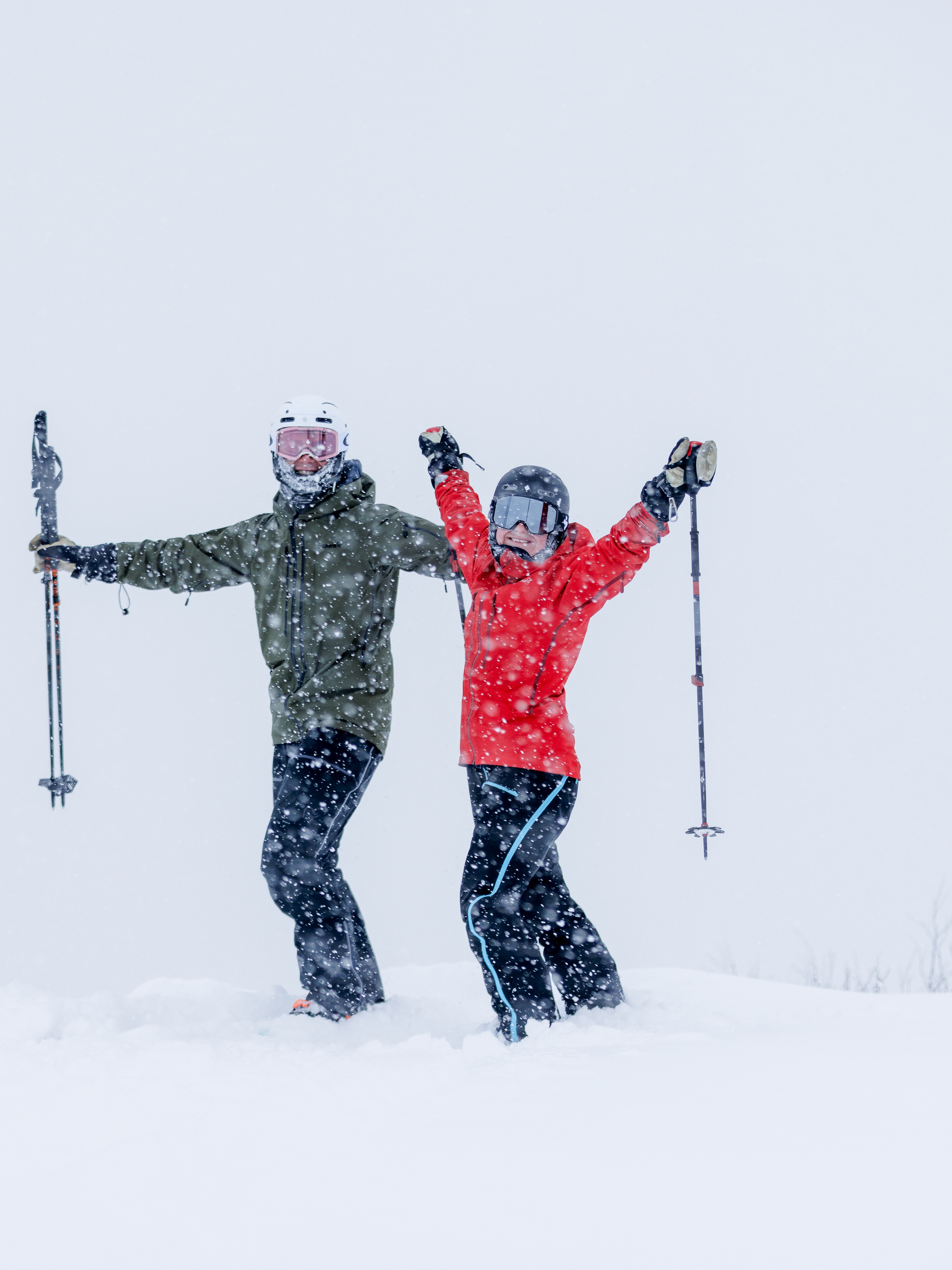 Two people skiing in Geilo