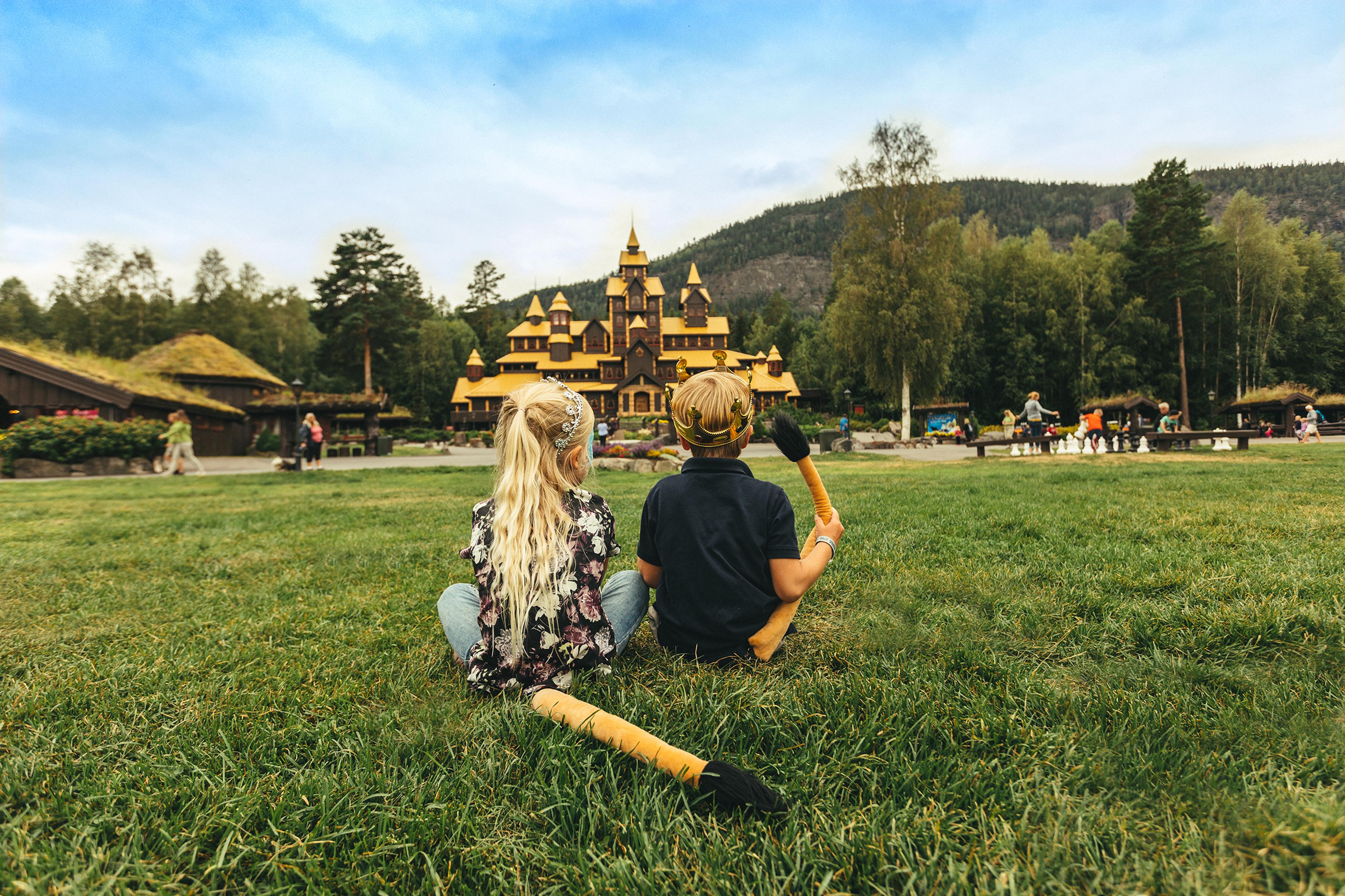Two children at the Hunderfossen family park
