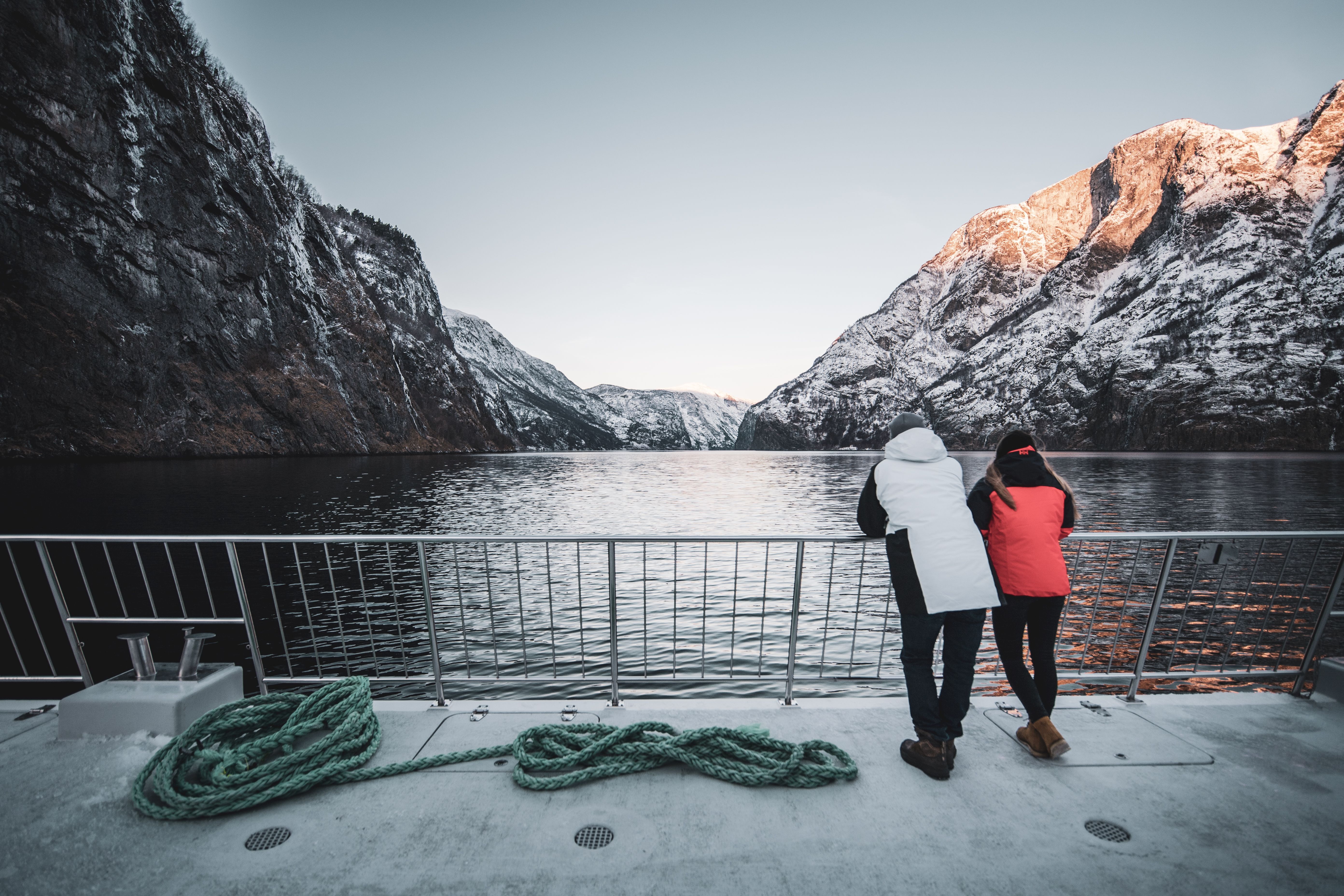 Two people on deck on a cruise in Flåm