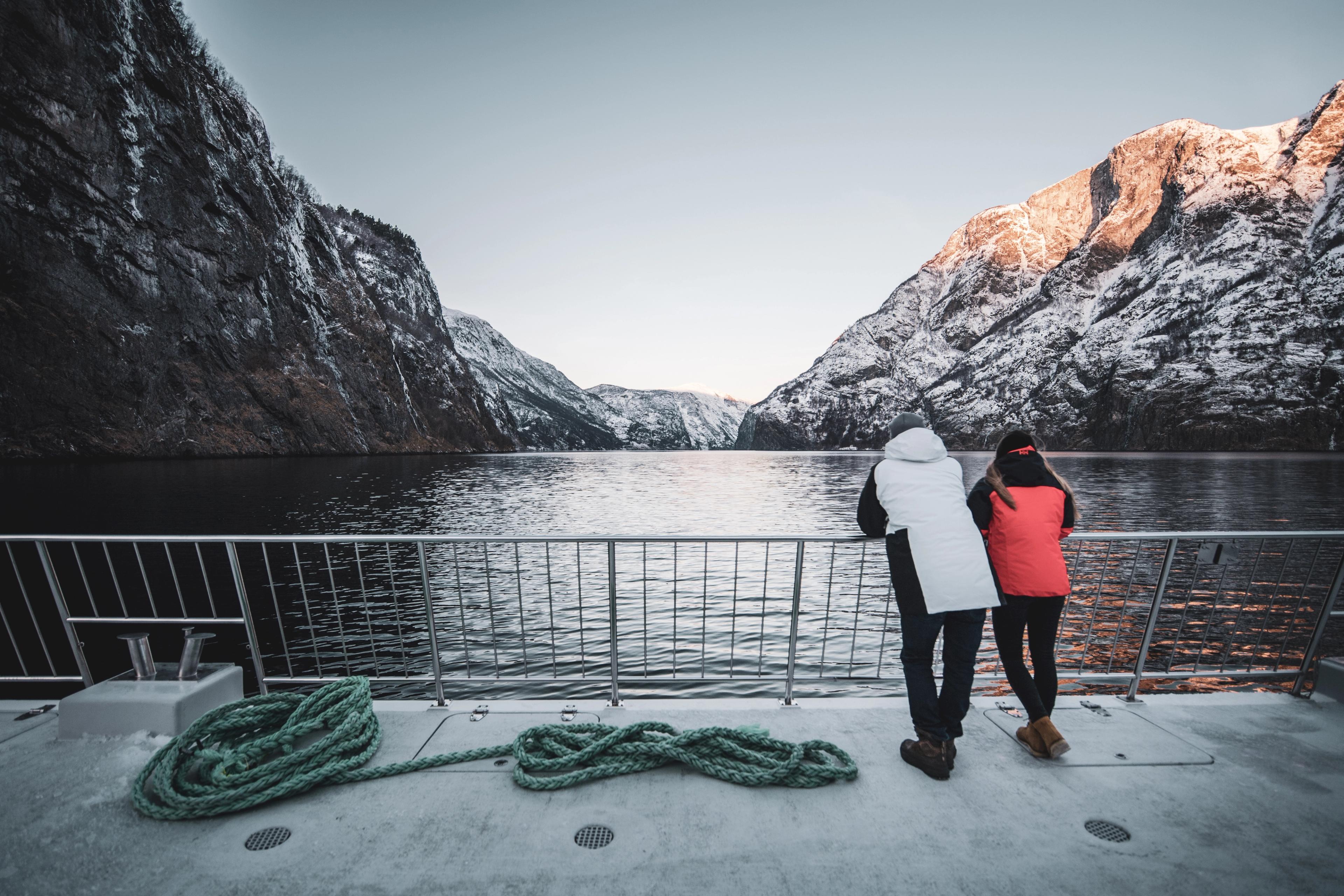 Two people on deck on a cruise in Flåm