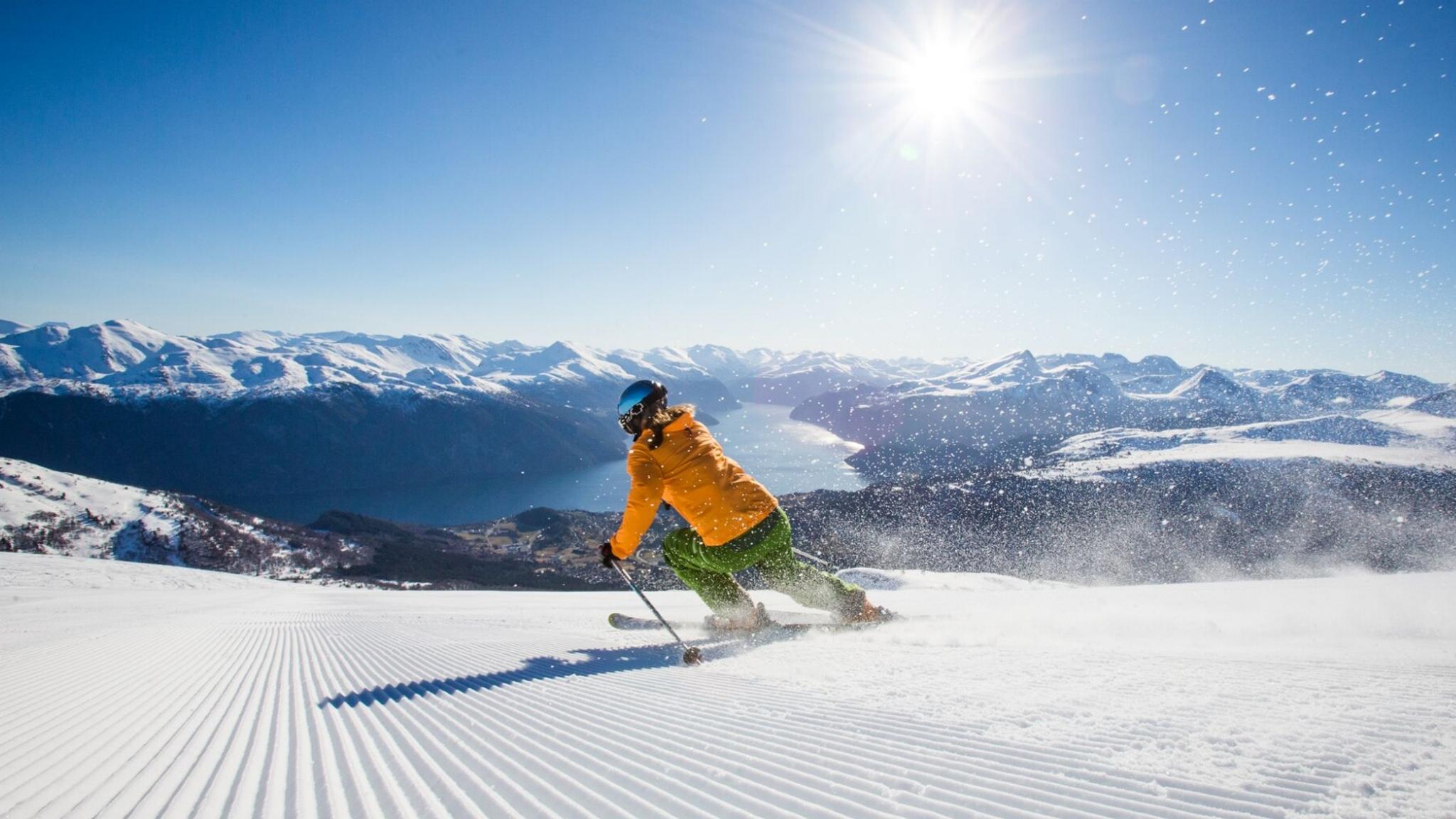 Alpin skidåkare på Strandfjellet, Fjord-Norge