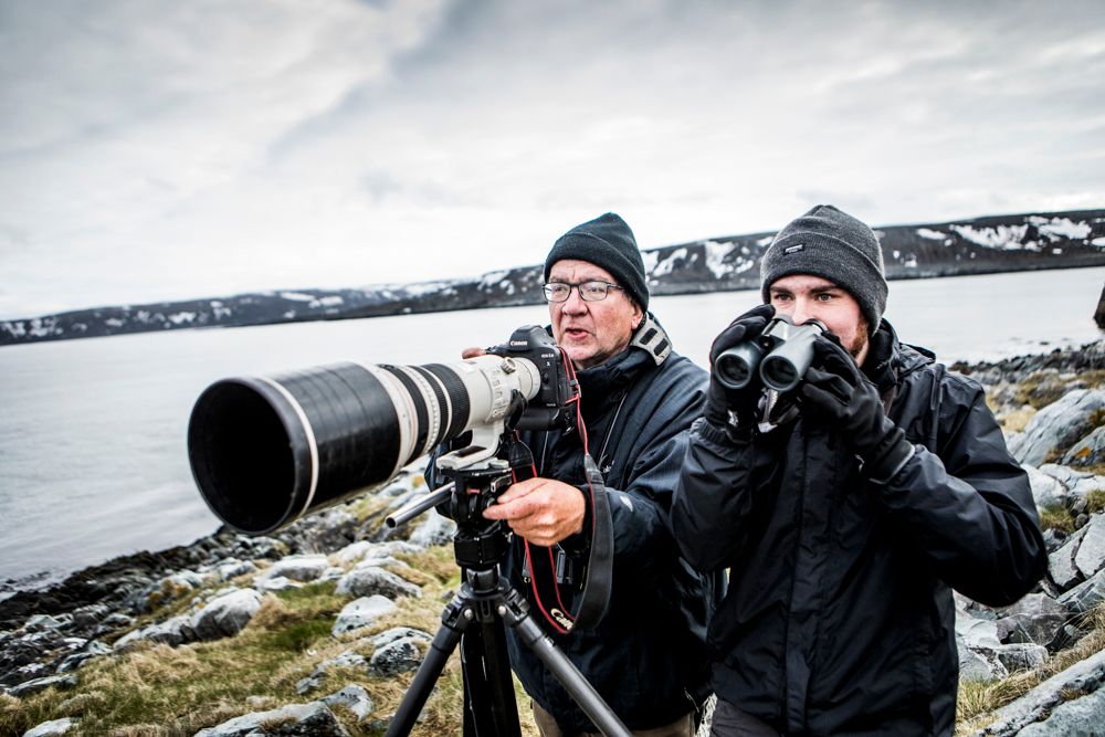 Two men birdwatching in Hamningberg