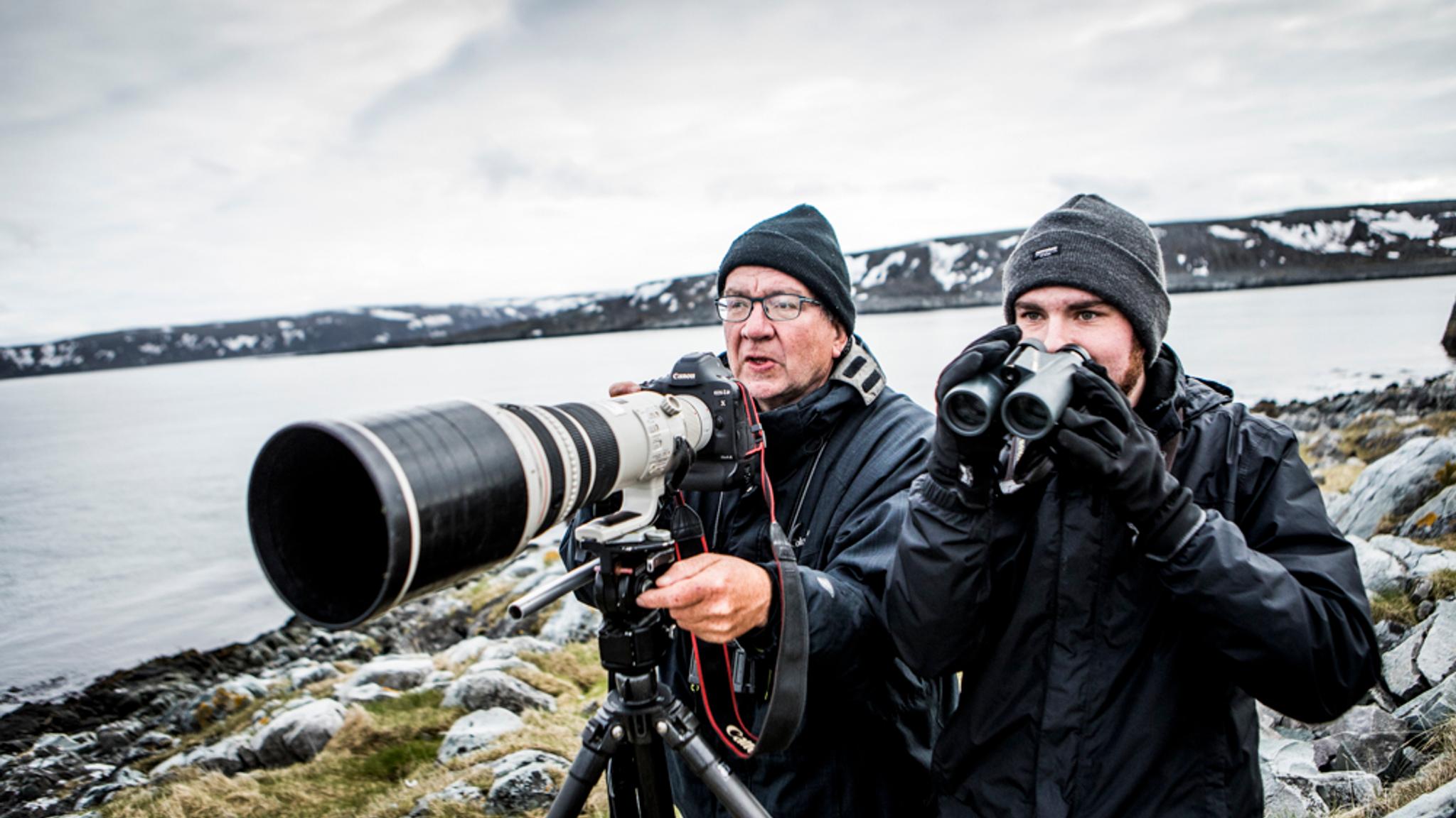 Two men birdwatching in Hamningberg