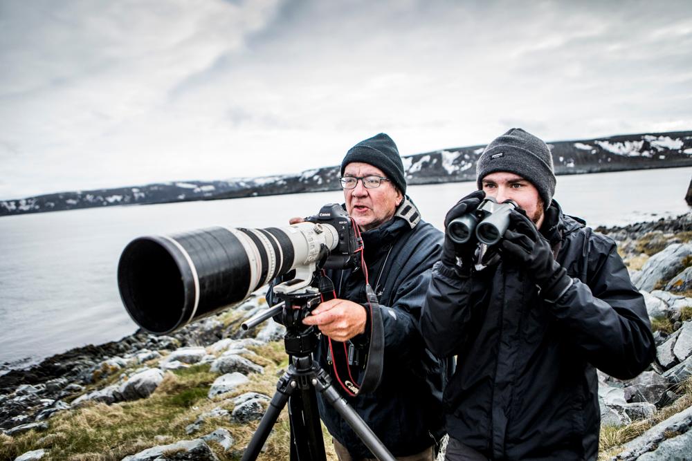 Two men birdwatching in Hamningberg