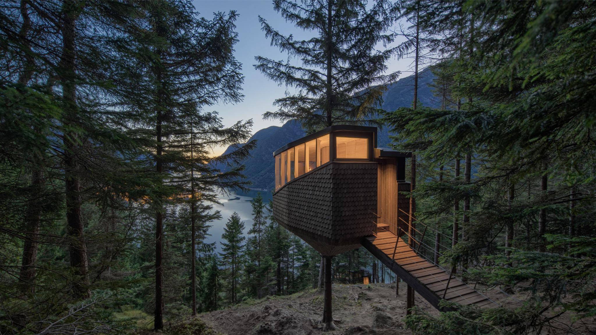 Woodnest Odda Baumhaus, eines der vielen Baumhäuser Norwegens