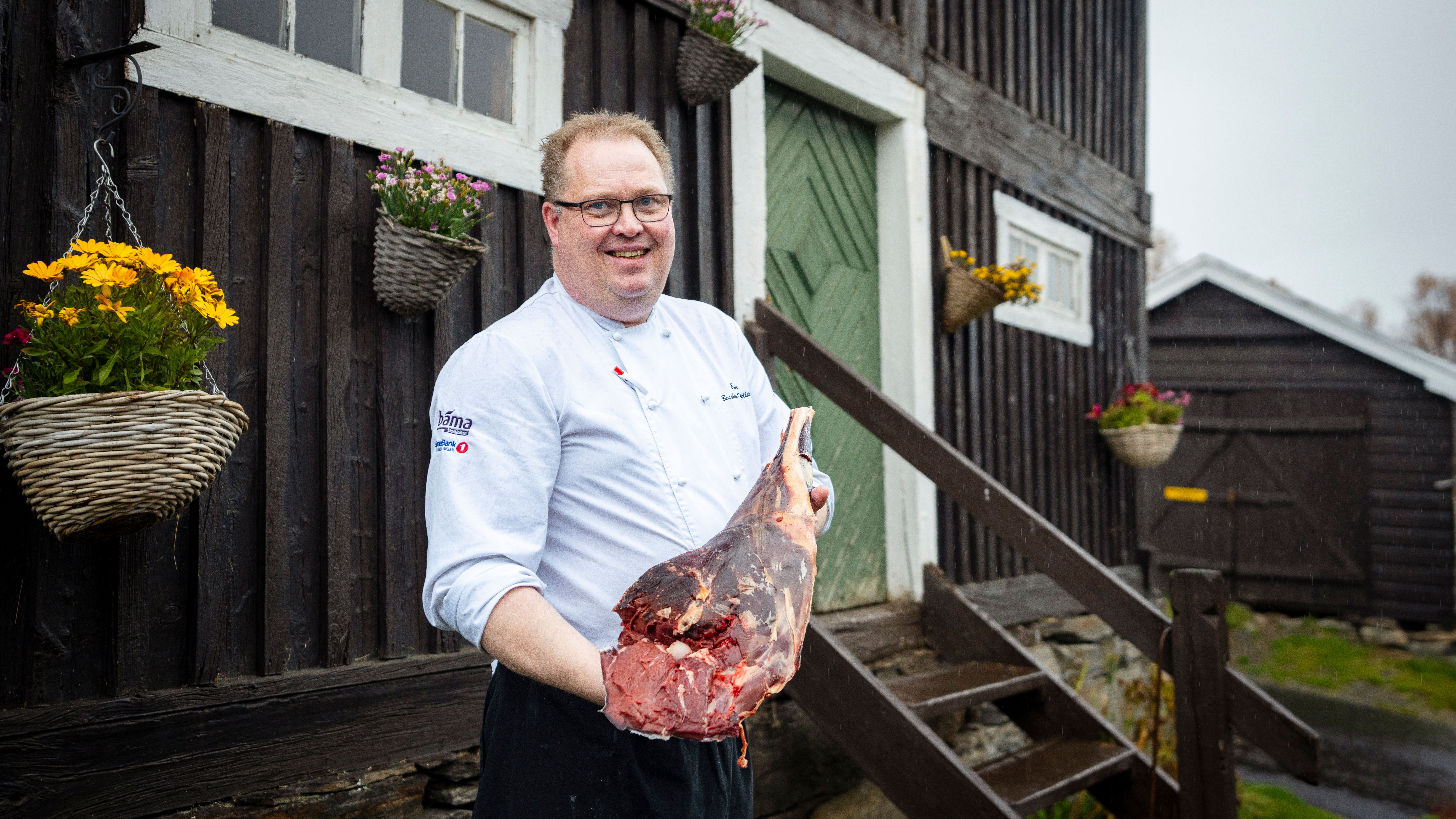 A chef holding reindeer meat outside of Bessheim mountain lodge.