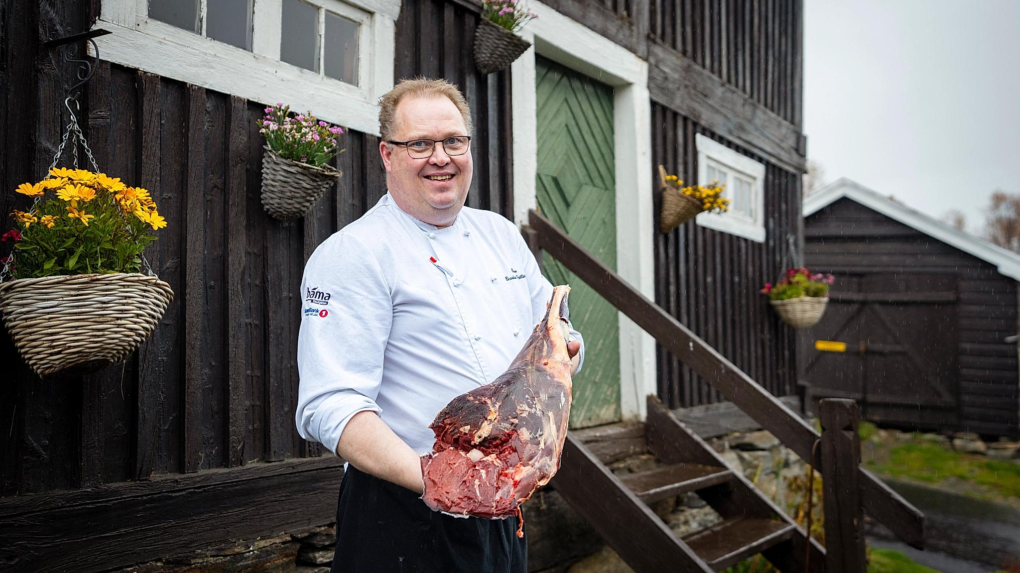A chef holding reindeer meat outside of Bessheim mountain lodge.