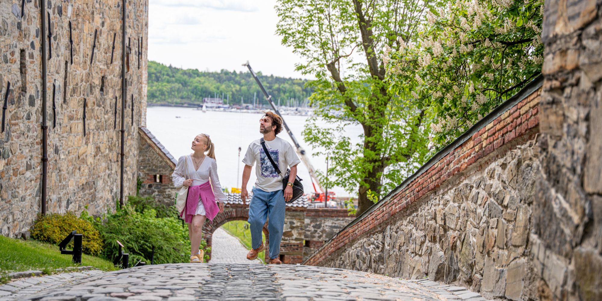 Two people sightseeing at Akershus Fortress in Oslo