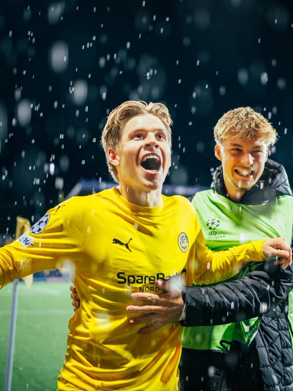 A football player celebrating at Aspmyra in Bodø.