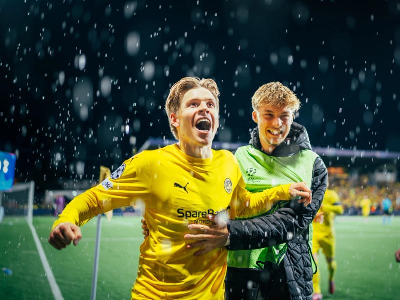 A football player celebrating at Aspmyra in Bodø.