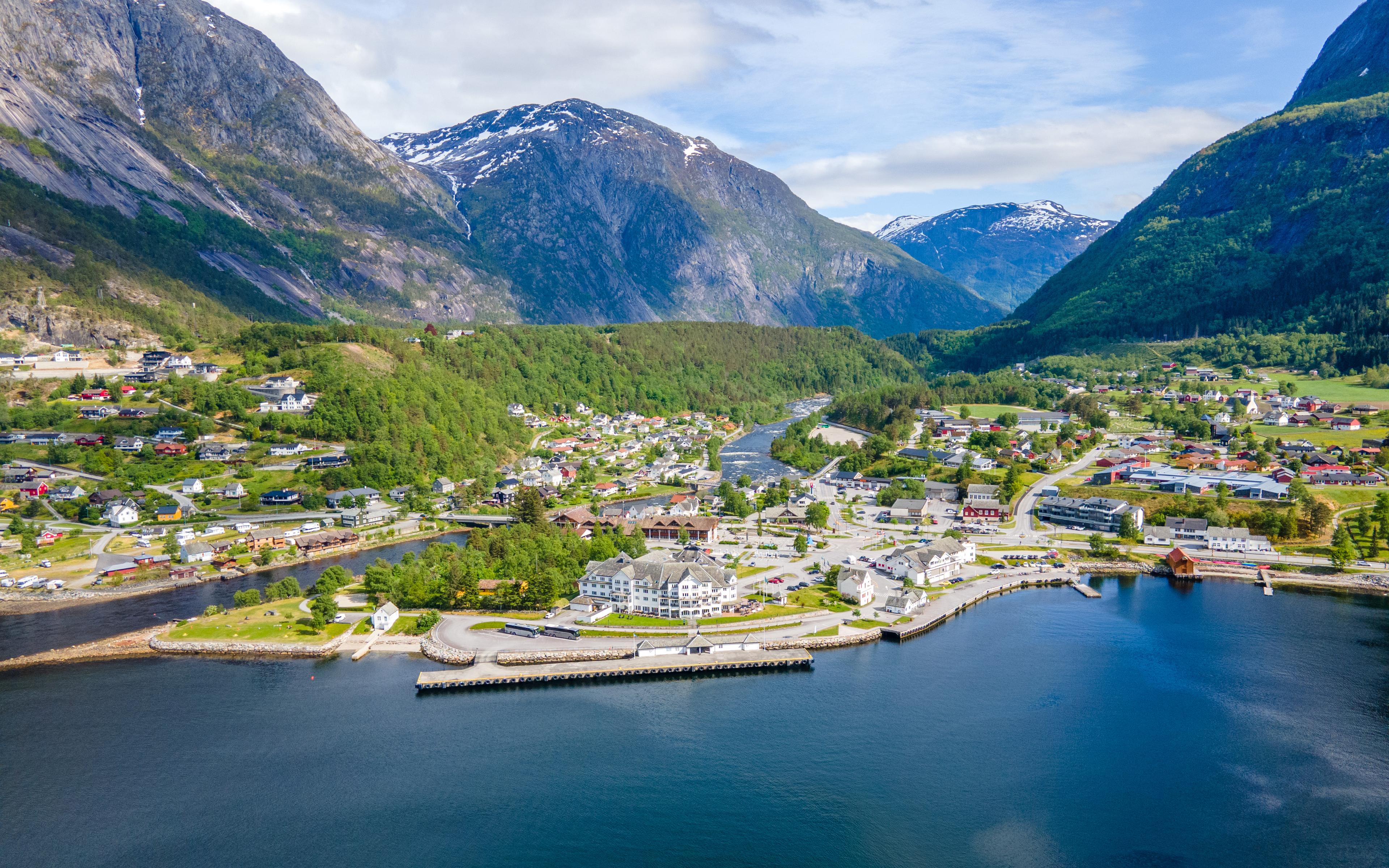 Eidfjord village - Go fjords