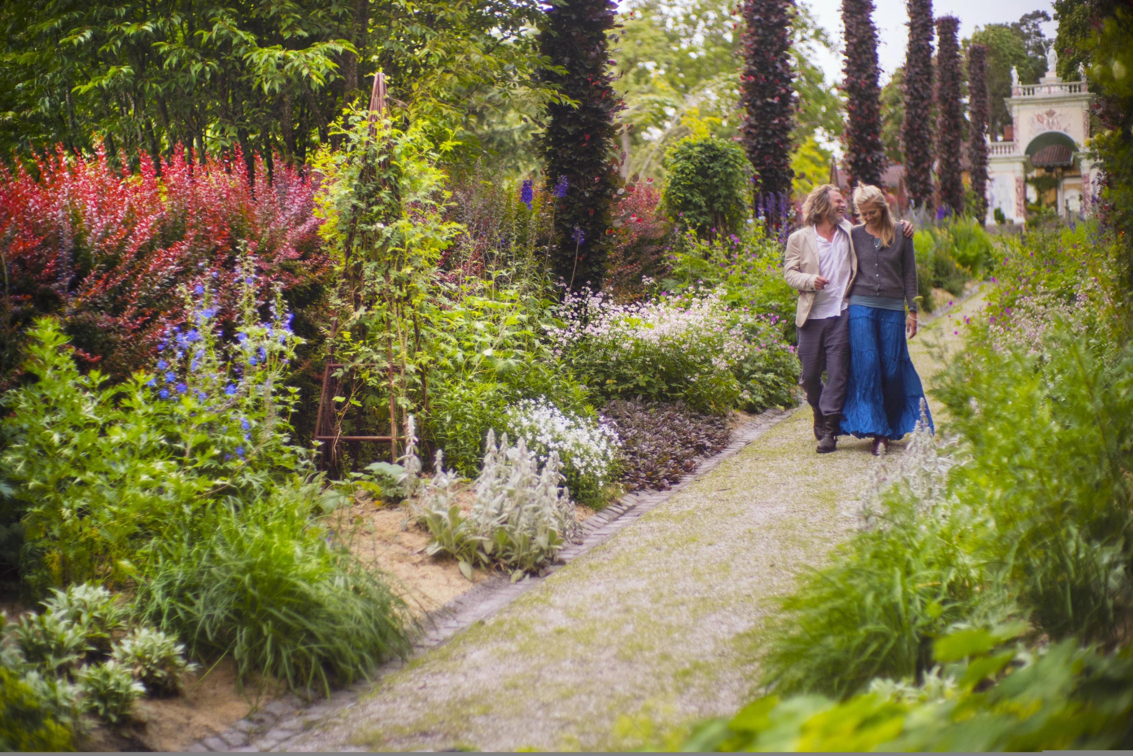 Couple enjoying themself in Havlystparken at Ramme