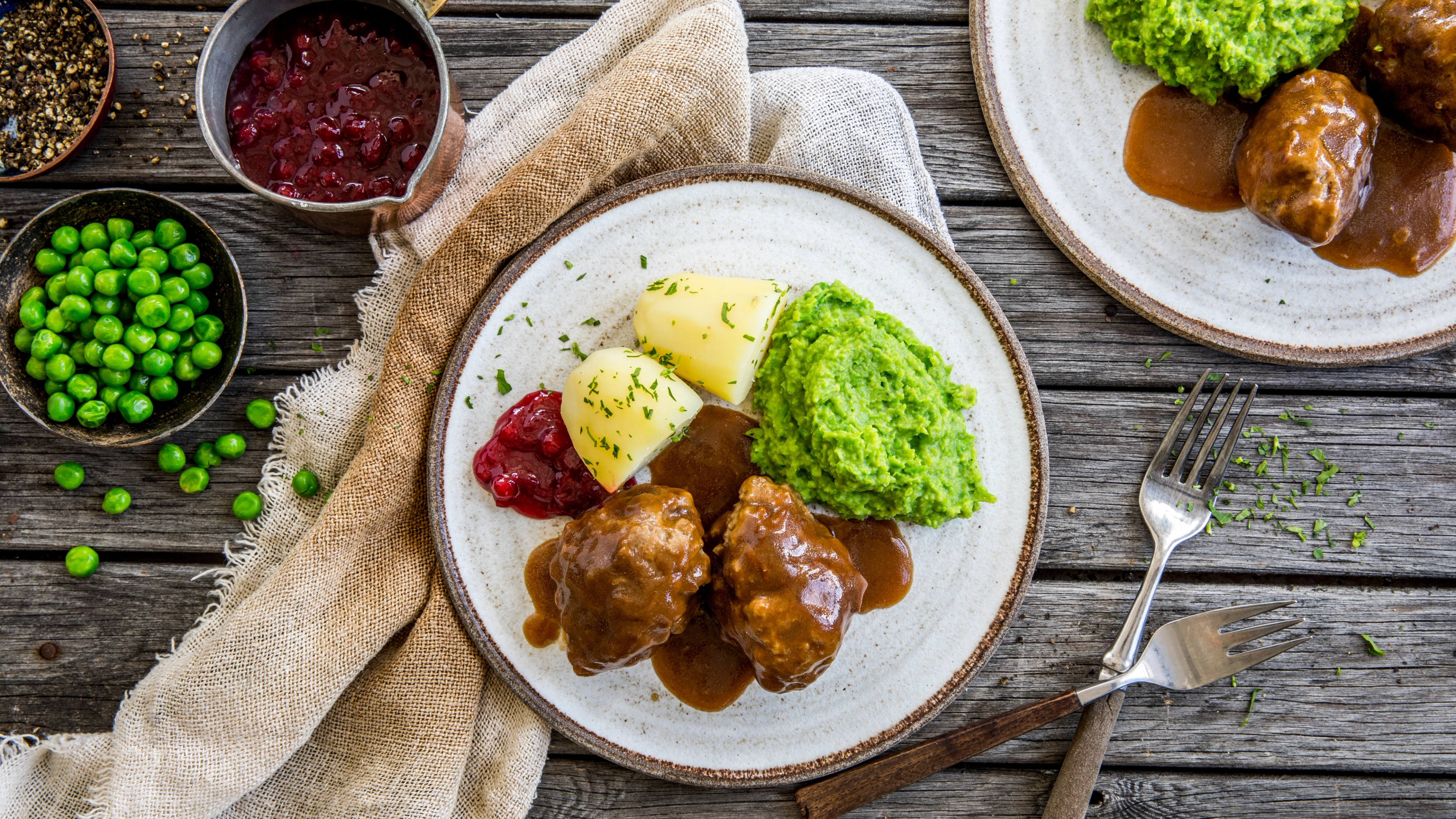 Traditional Norwegian "kjøttkaker" (meat balls)