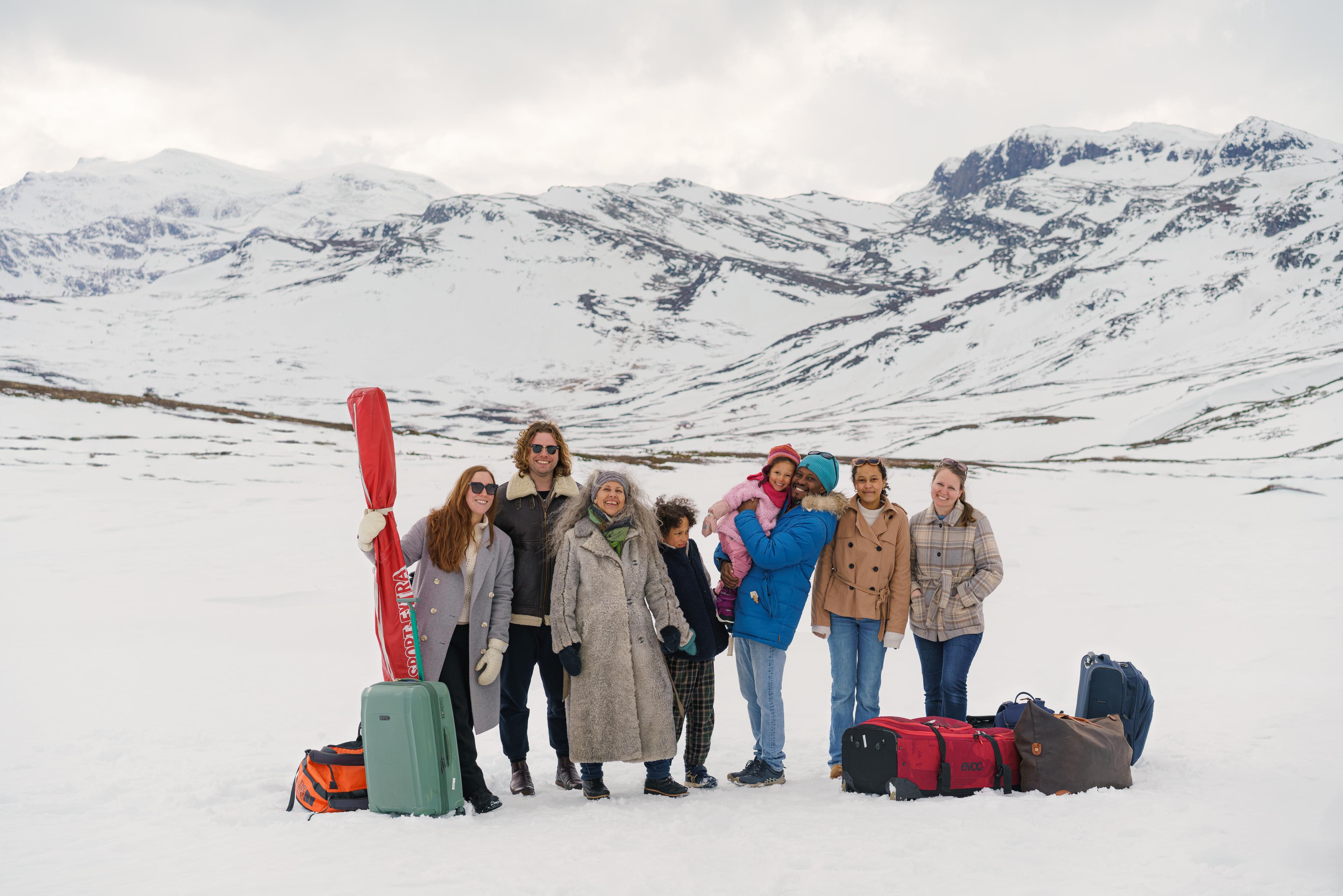 Mum, uncle, grandmother, niece, cousin, dad and nephew – the whole family are going on a holiday in the snowy mountains of Beitostølen in Norway