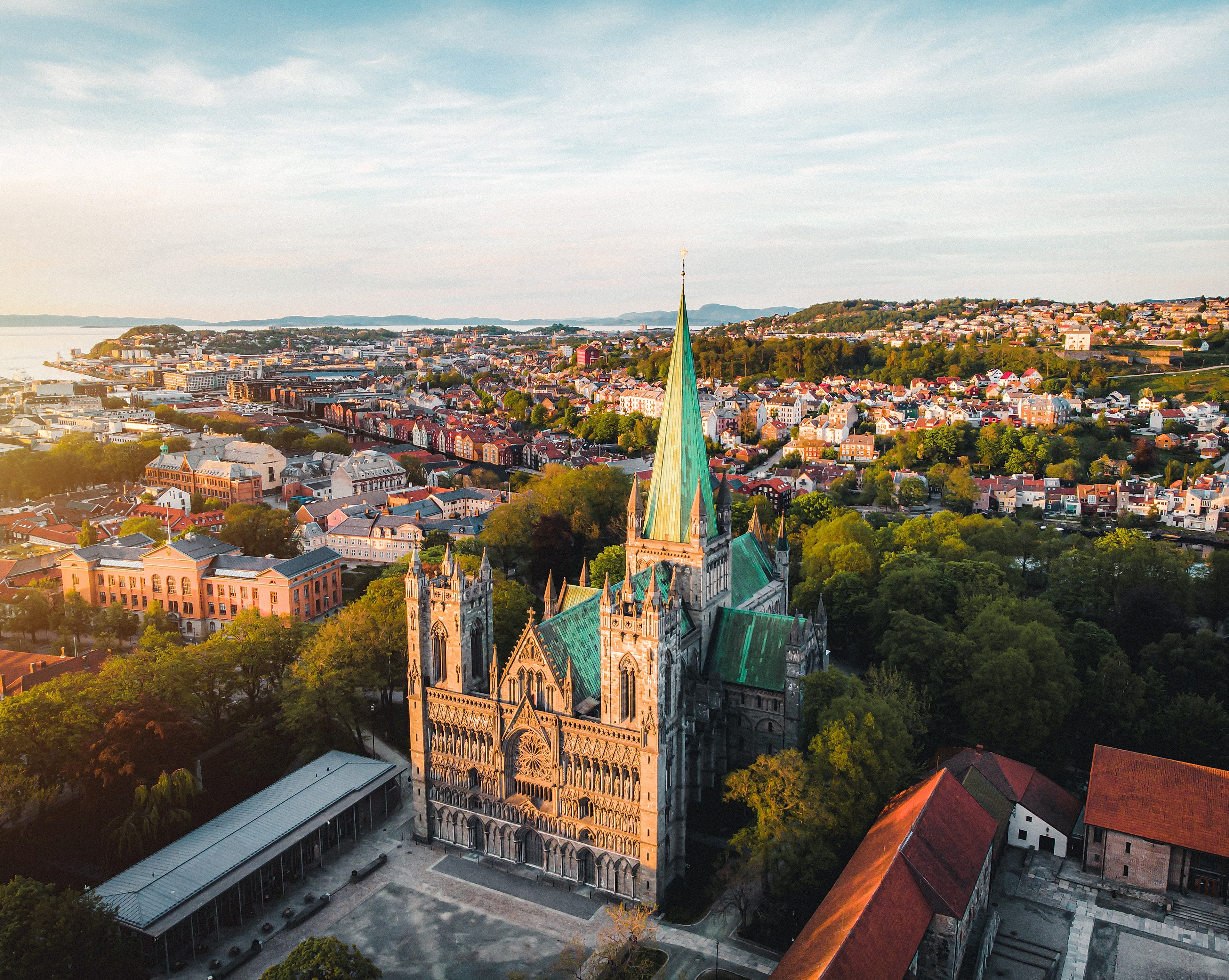 Nidarosdomen in afternoon sun