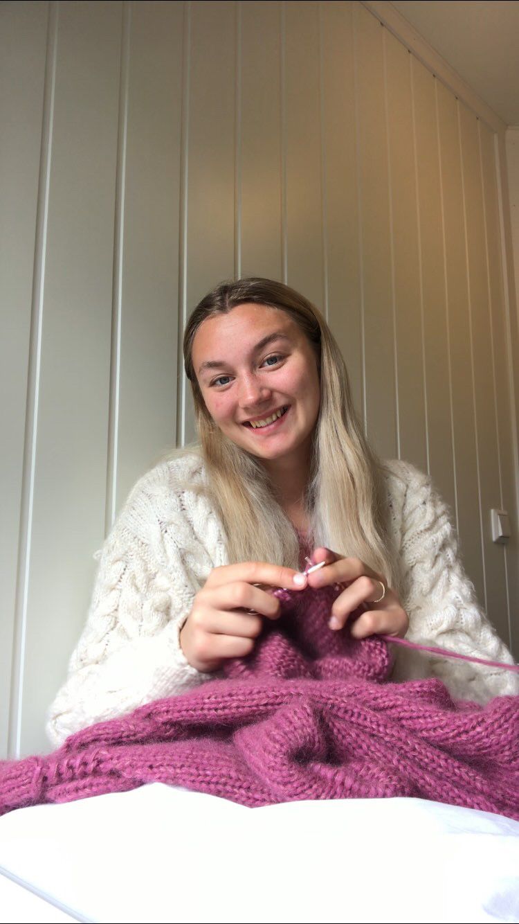 Tonje Hærnes Doseth knitting