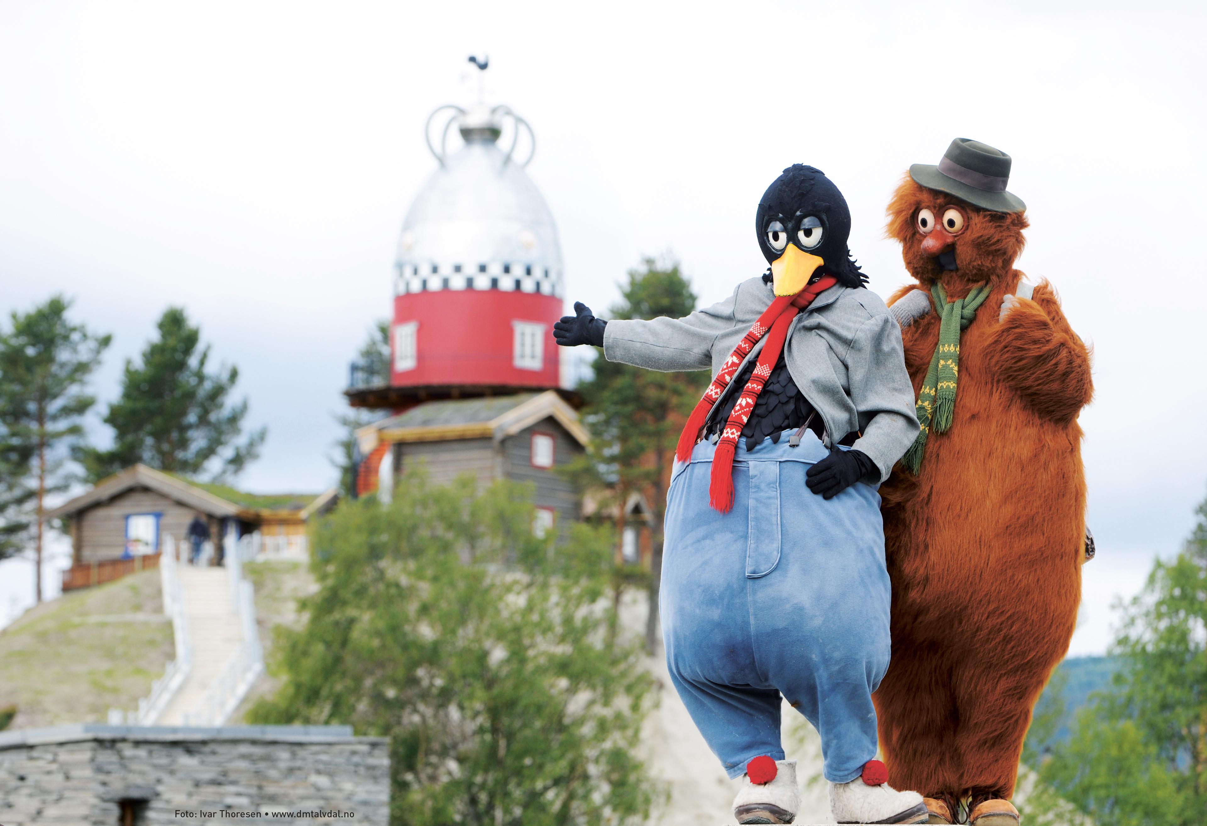 Solan and Ludvig in front of the Aukrust house in Alvdal in Eastern Norway